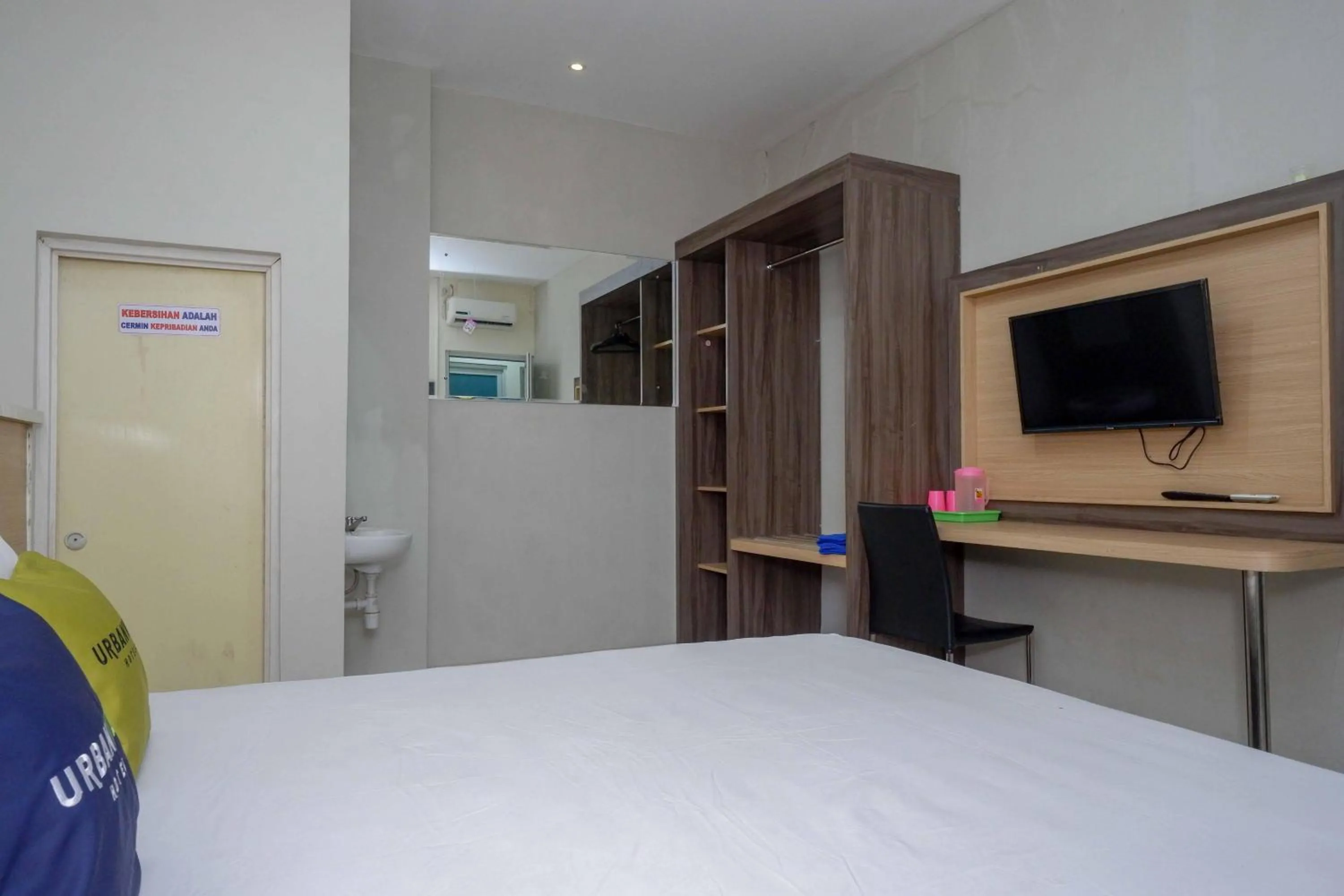 Bedroom, Bed in Urbanview Hotel Double Tree near RSUD Margono Purwokerto