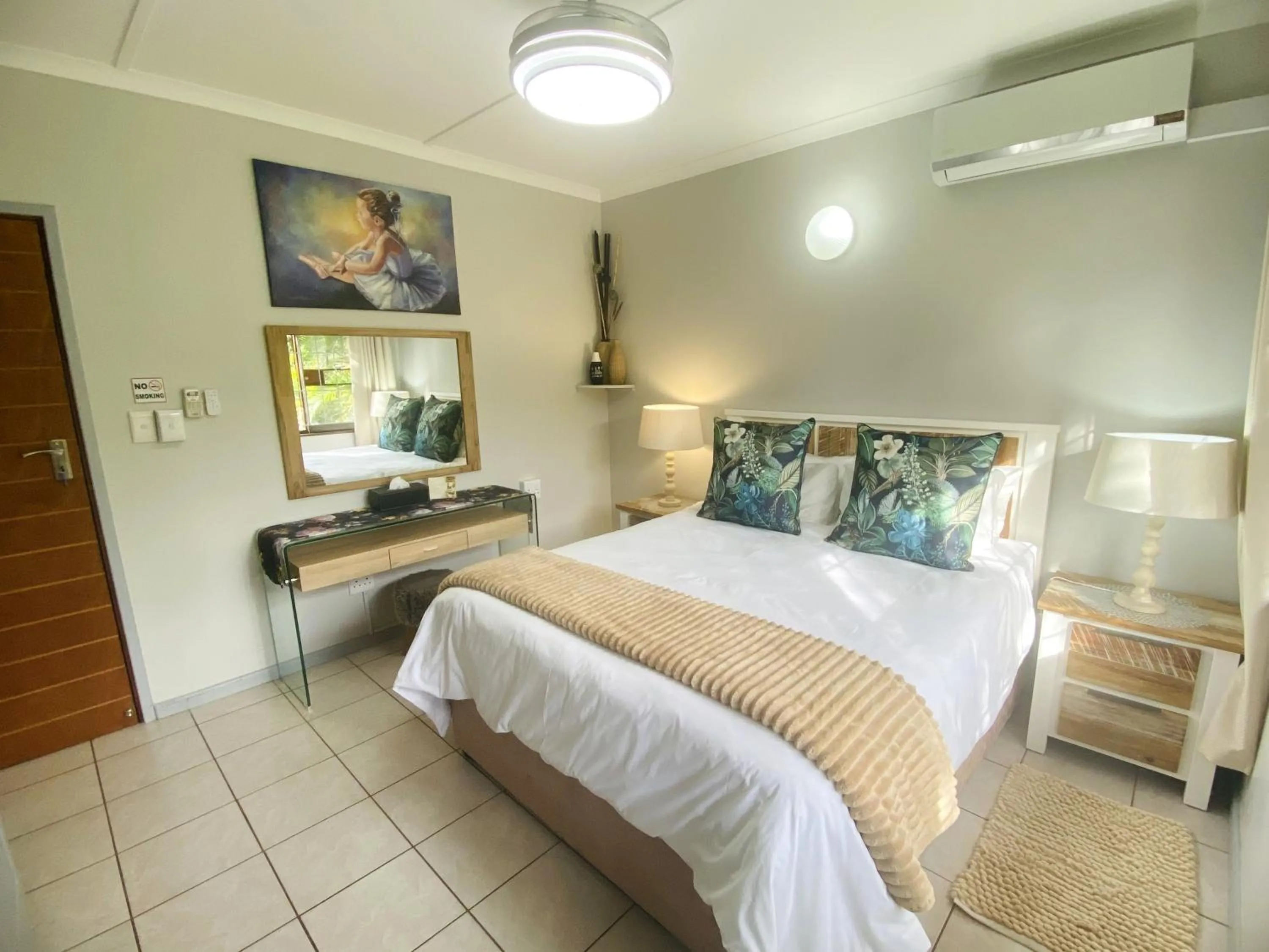 Bedroom, Bed in Pelican's Nest Holiday Home St Lucia