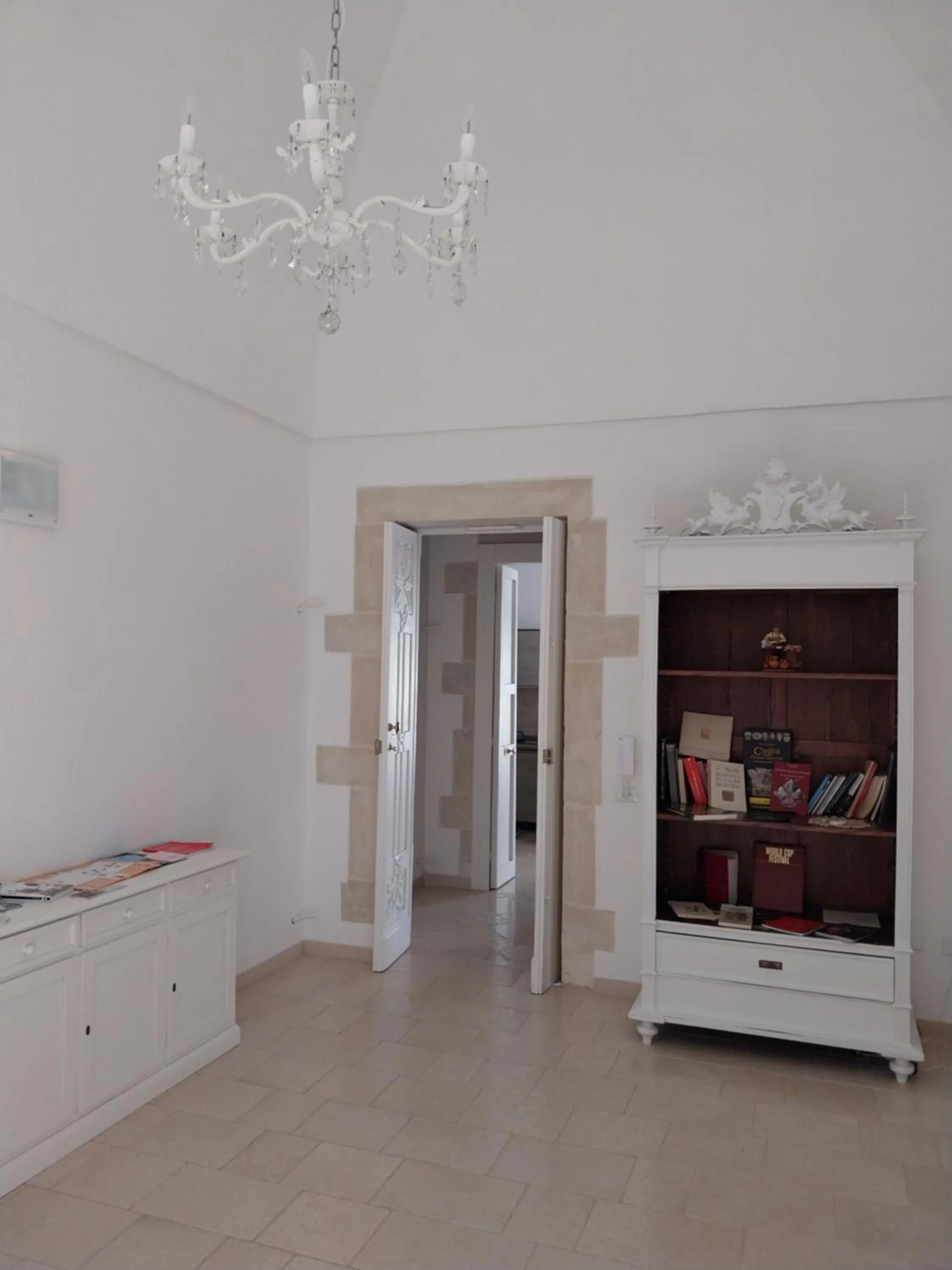 Communal lounge/ TV room in Palazzo Vilei