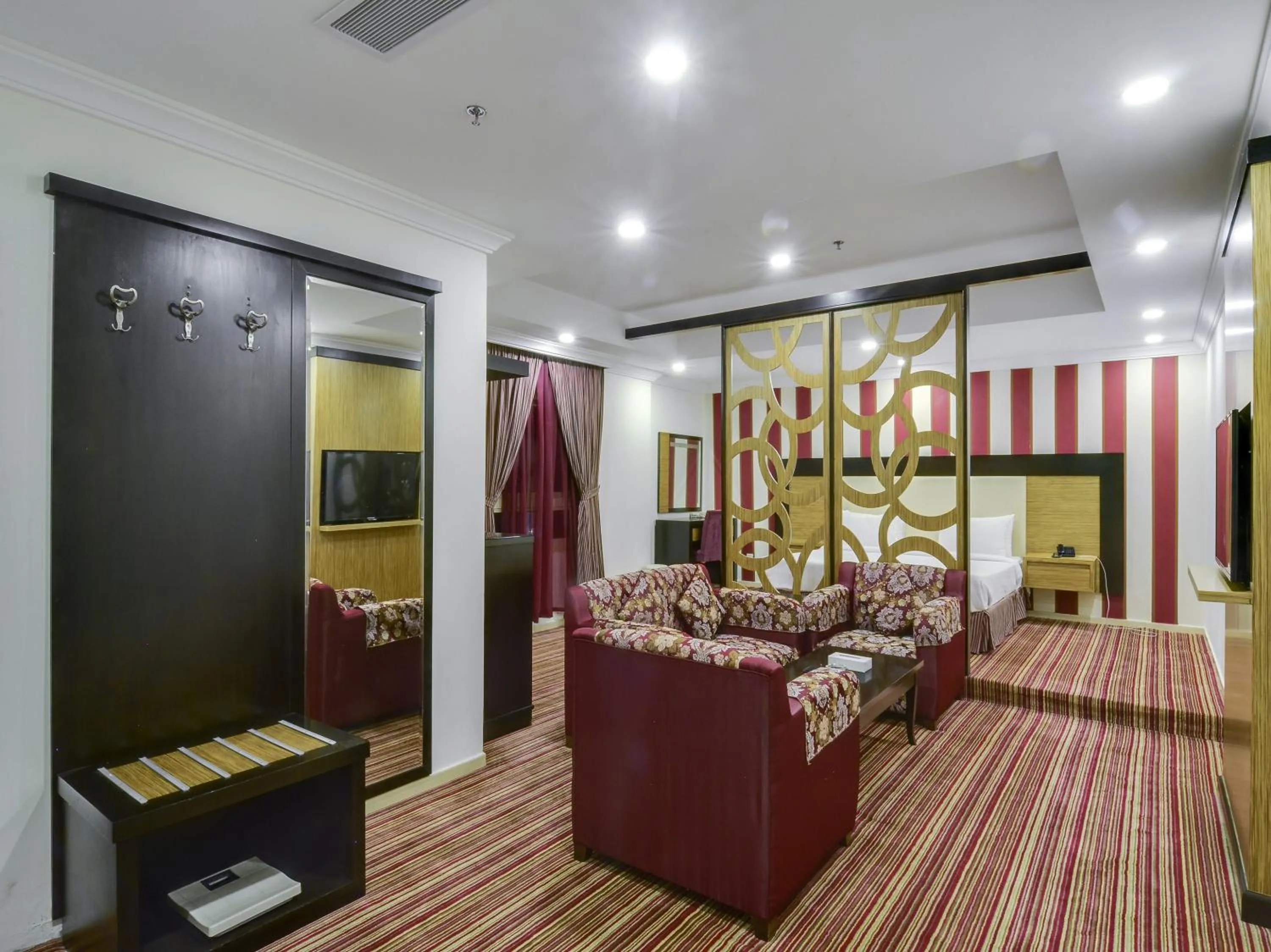 Living room, Bed in Elaf Suites Al-Andalus