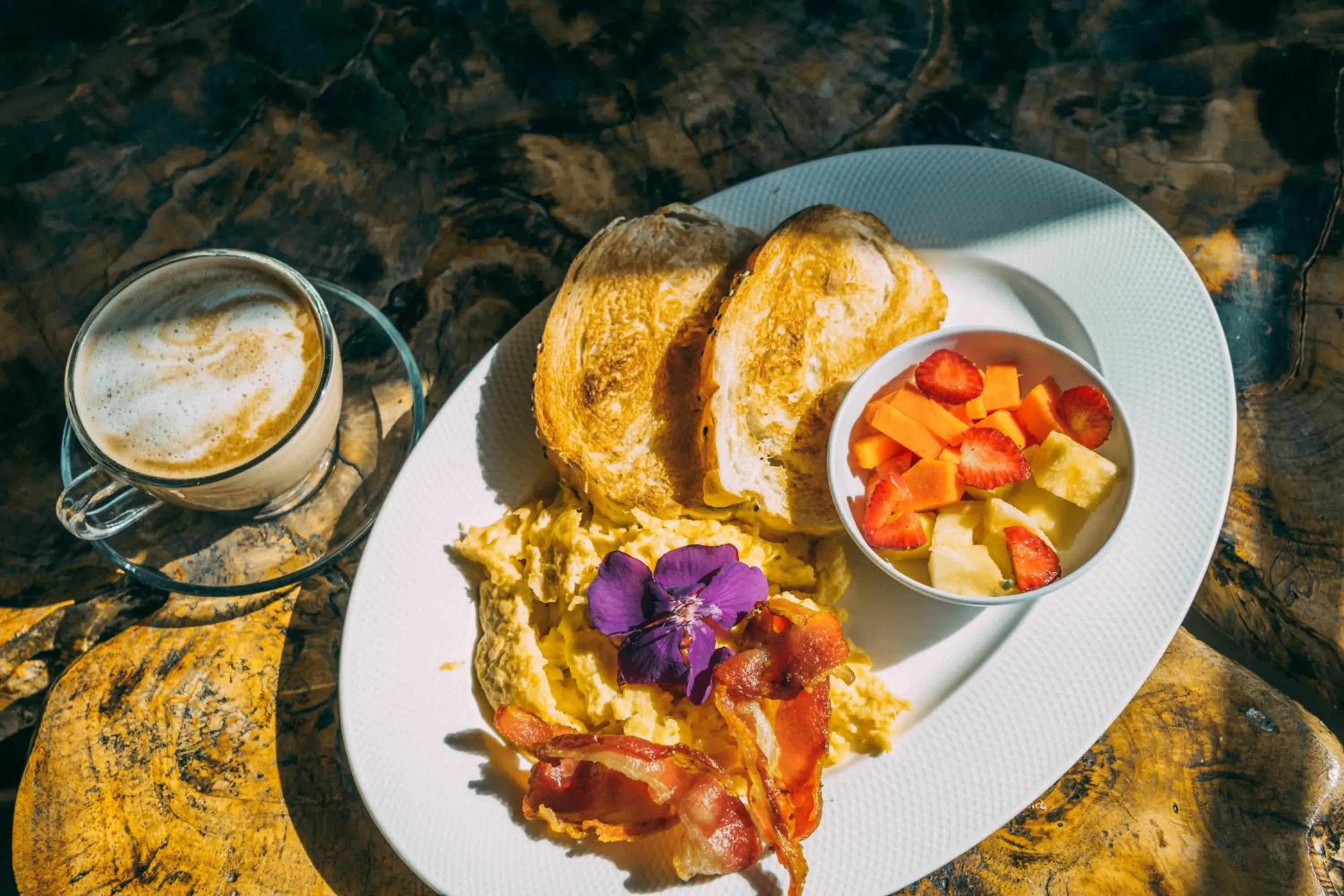 Breakfast in Bambuda Castle Breakfast in Bambuda Castle