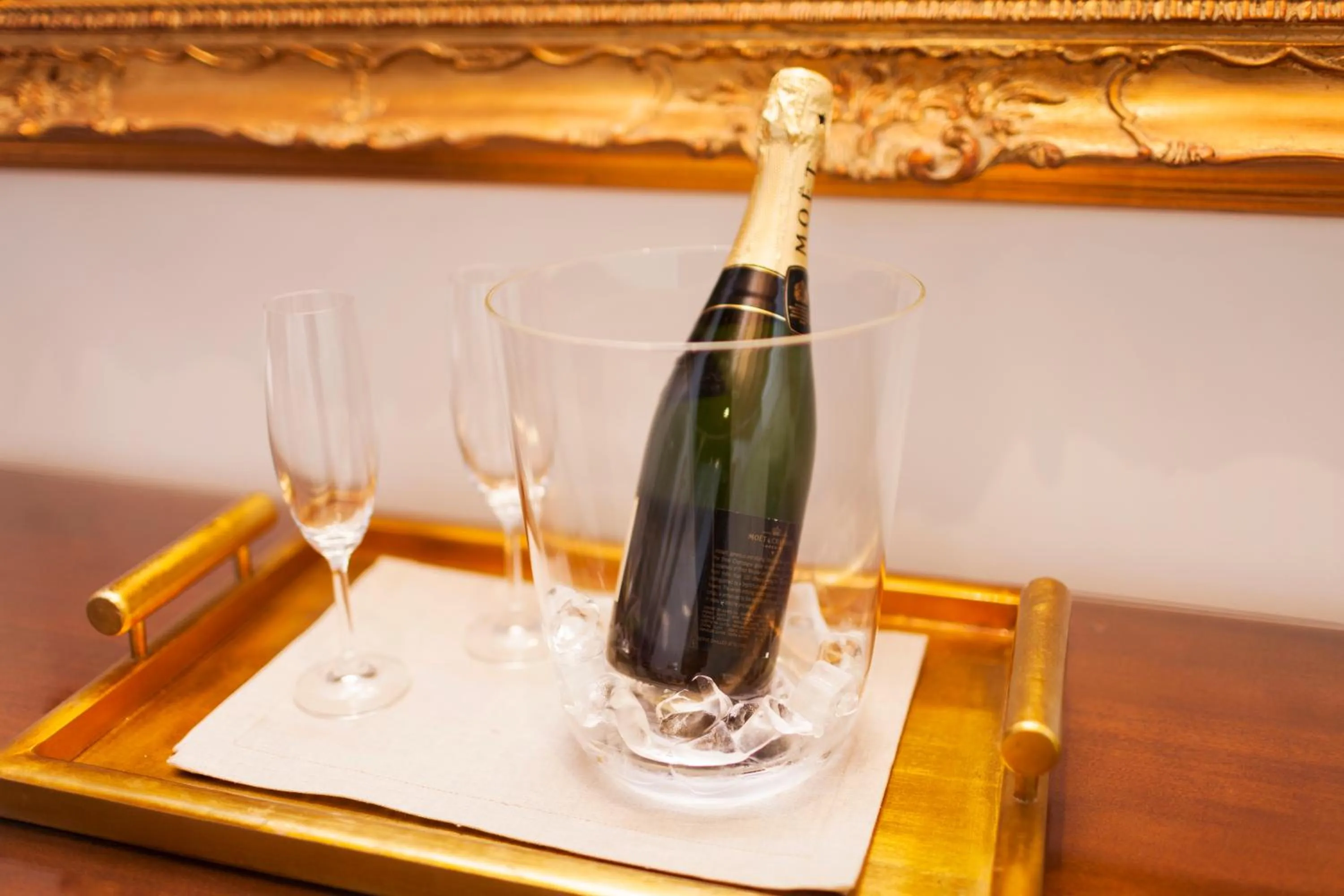 Decorative detail in Tritone 91 Apartments