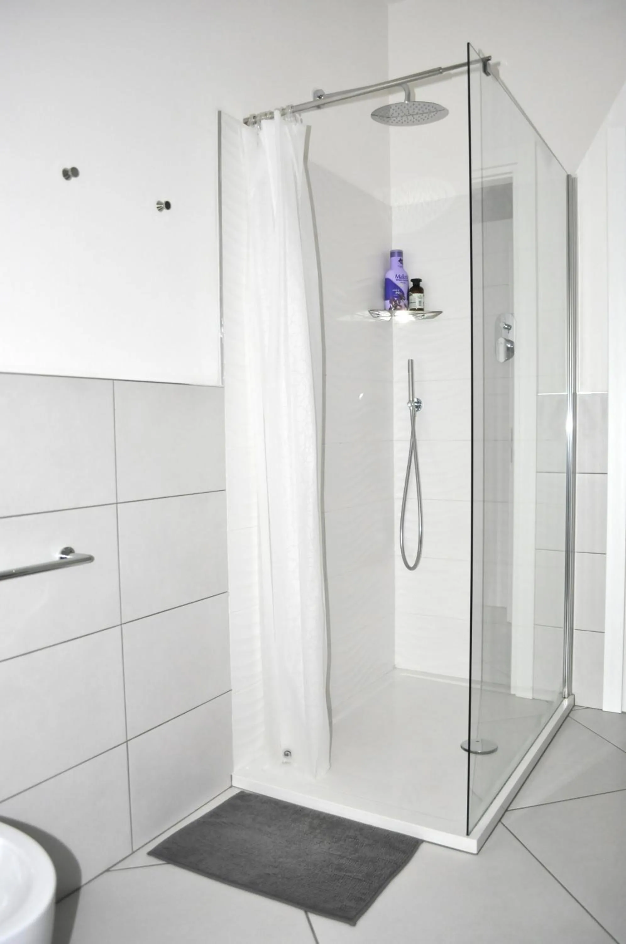 Shower in Gan Eden B&B
