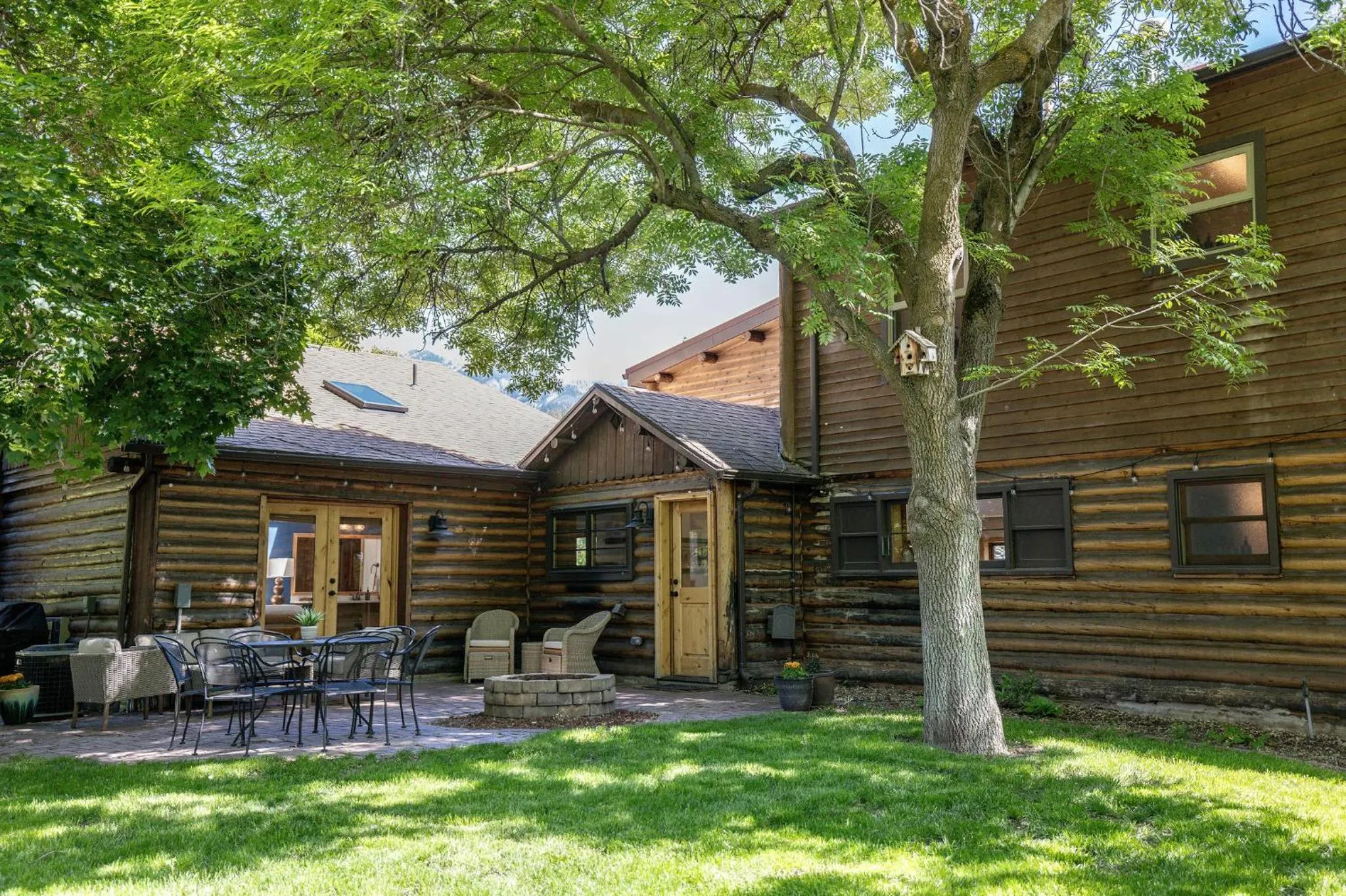 Property building in Engen Hus Bed and Breakfast