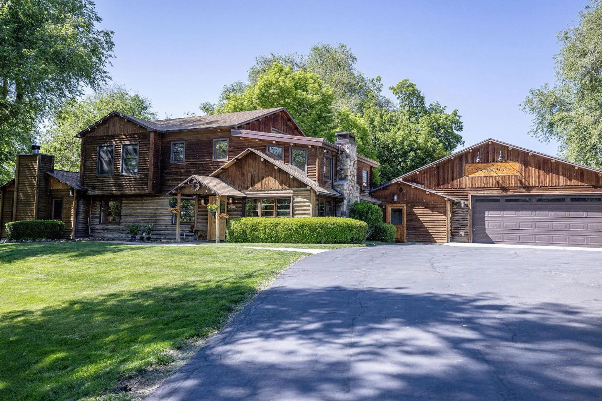 Property building in Engen Hus Bed and Breakfast