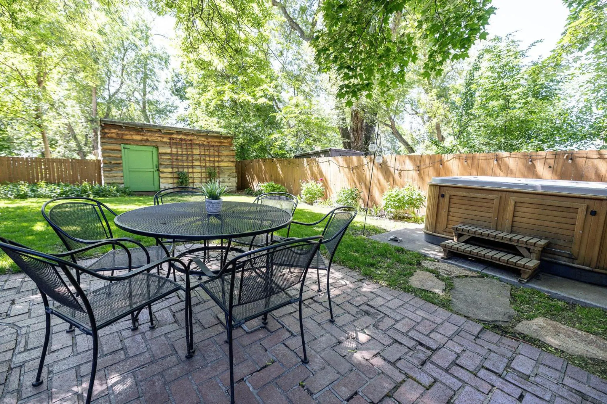 Patio in Engen Hus Bed and Breakfast