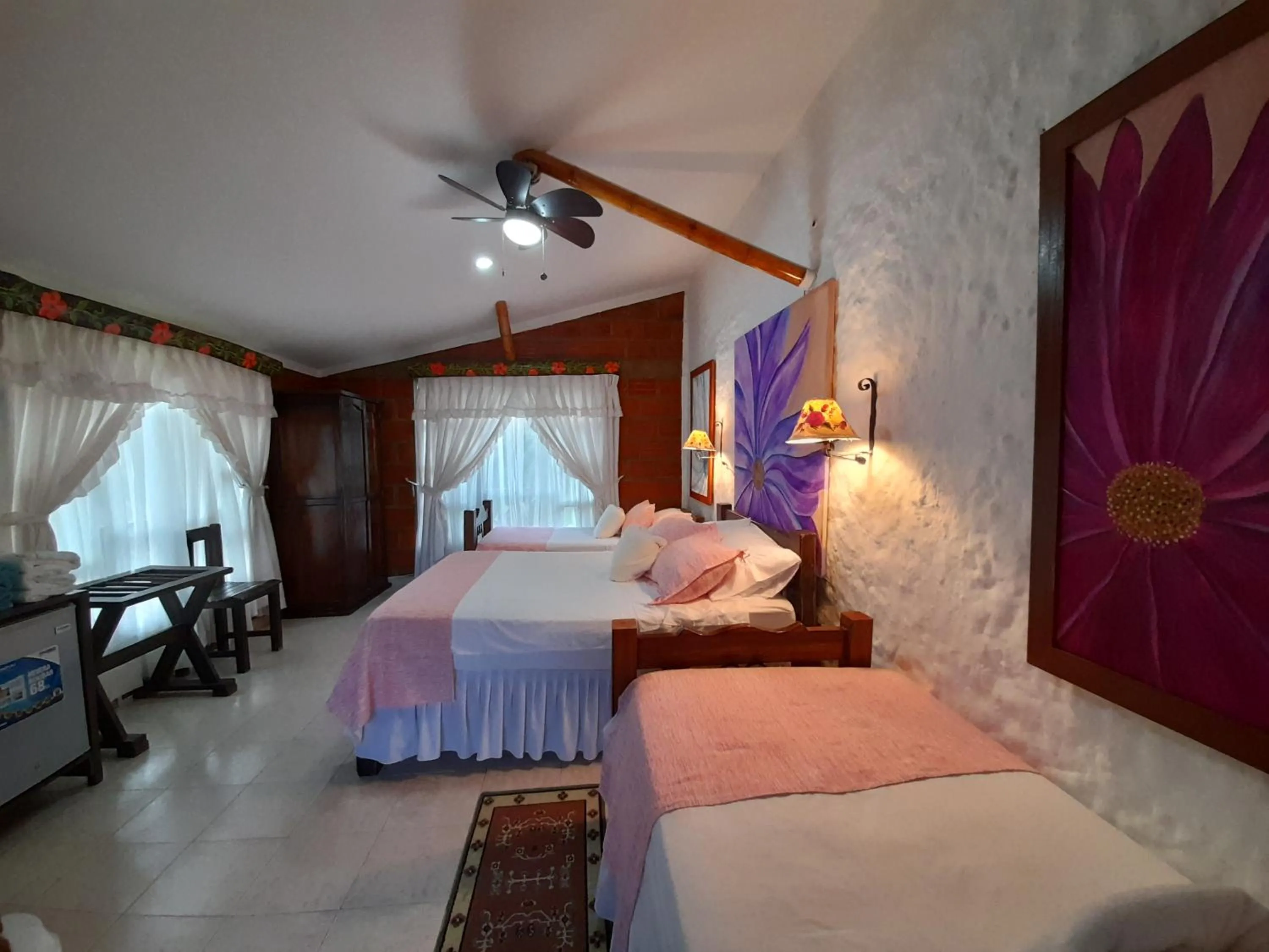 Property building, Bed in Villa Luzandi
