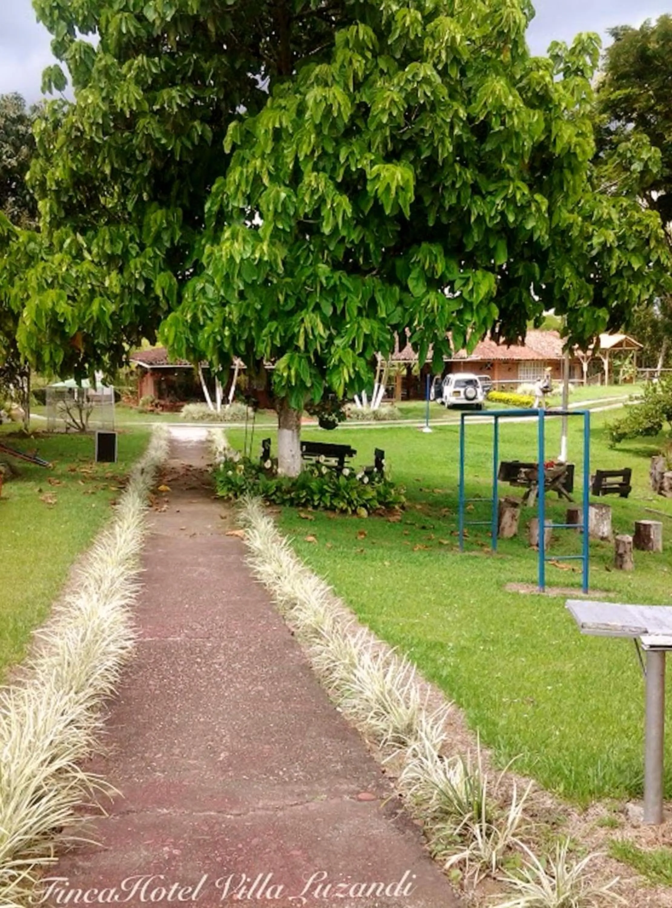 Property building in Villa Luzandi