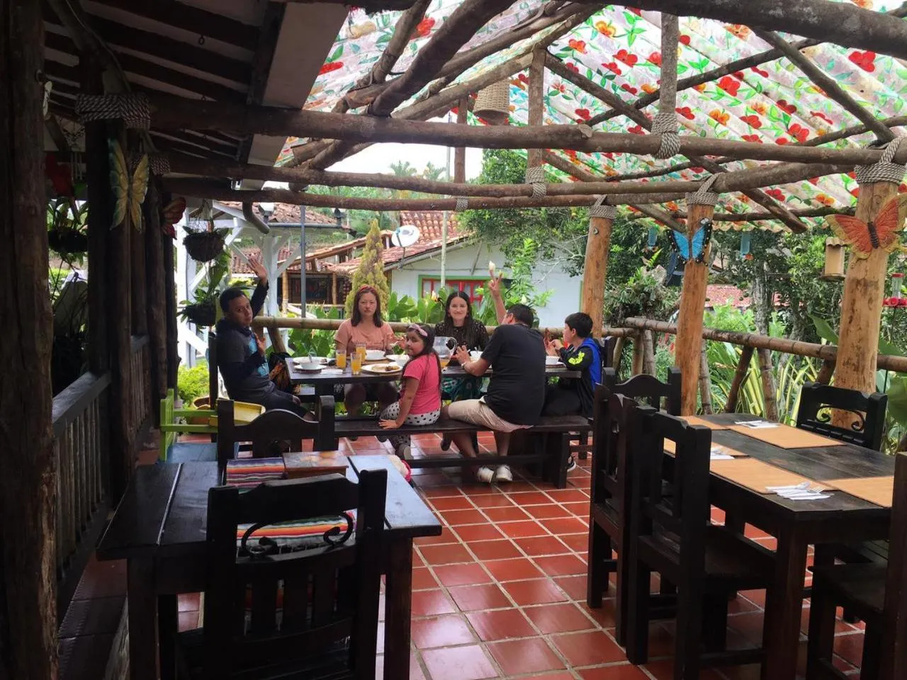 Restaurant/places to eat in Villa Luzandi