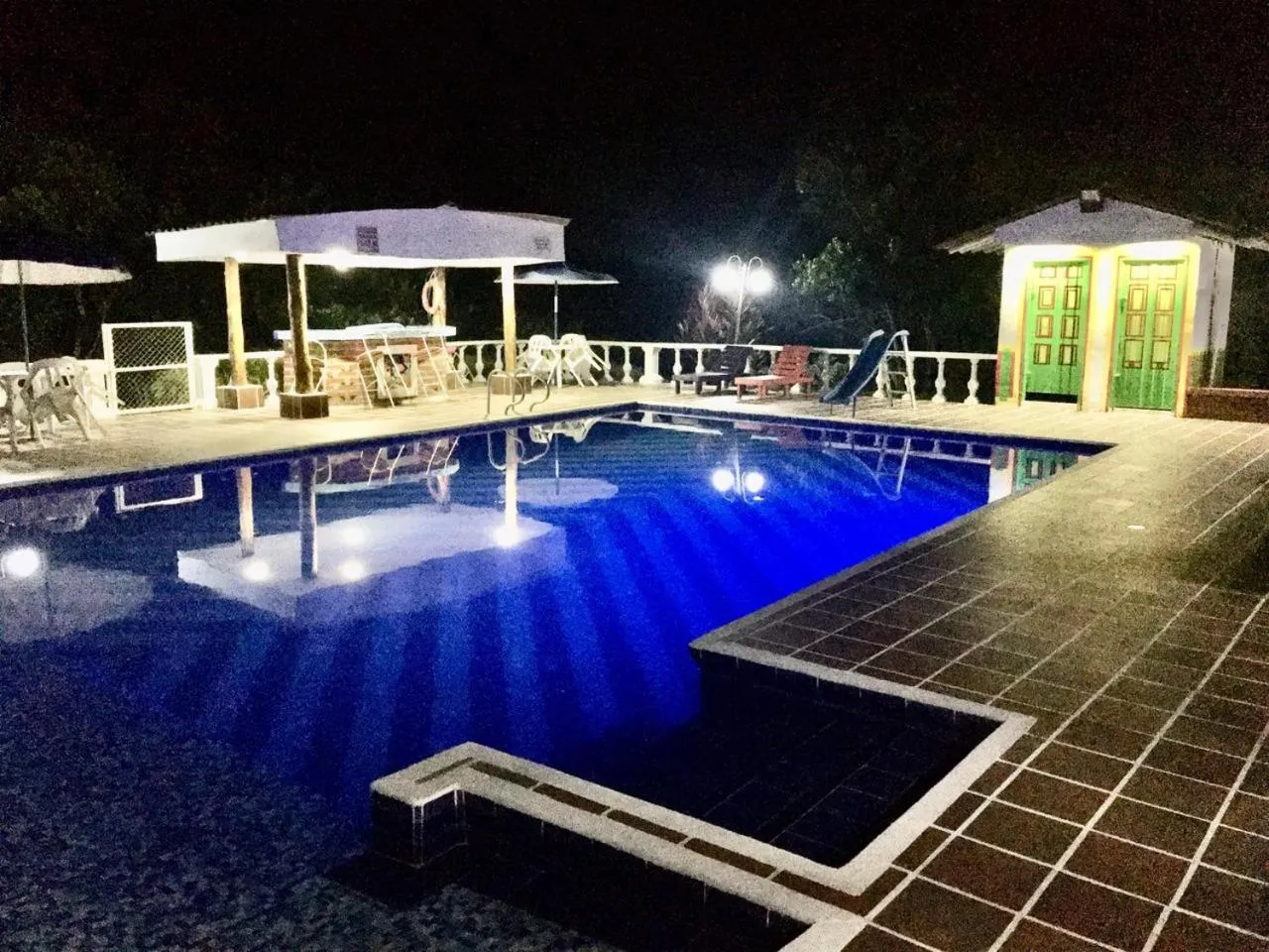 Swimming pool in Villa Luzandi