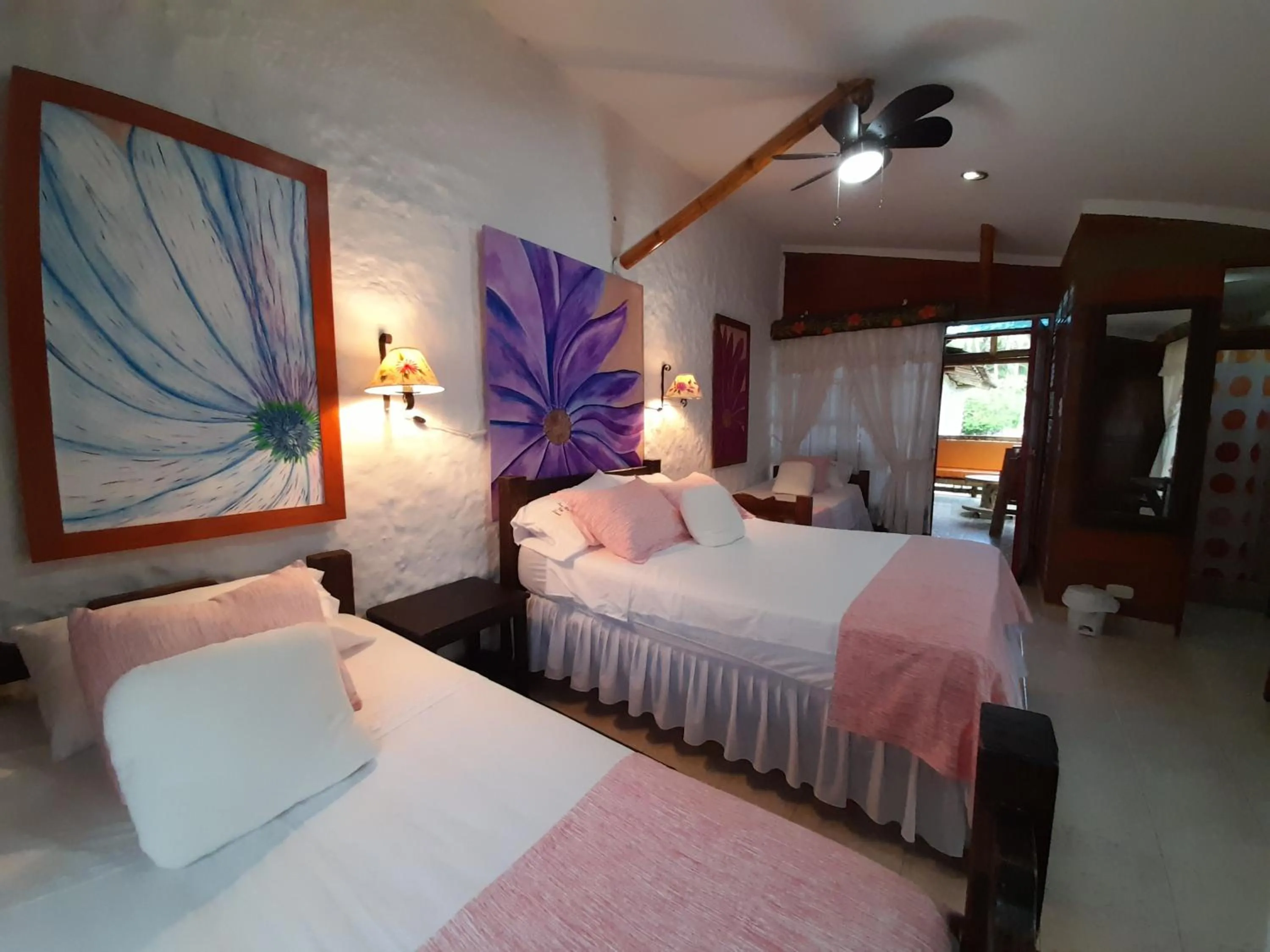 Property building, Bed in Villa Luzandi
