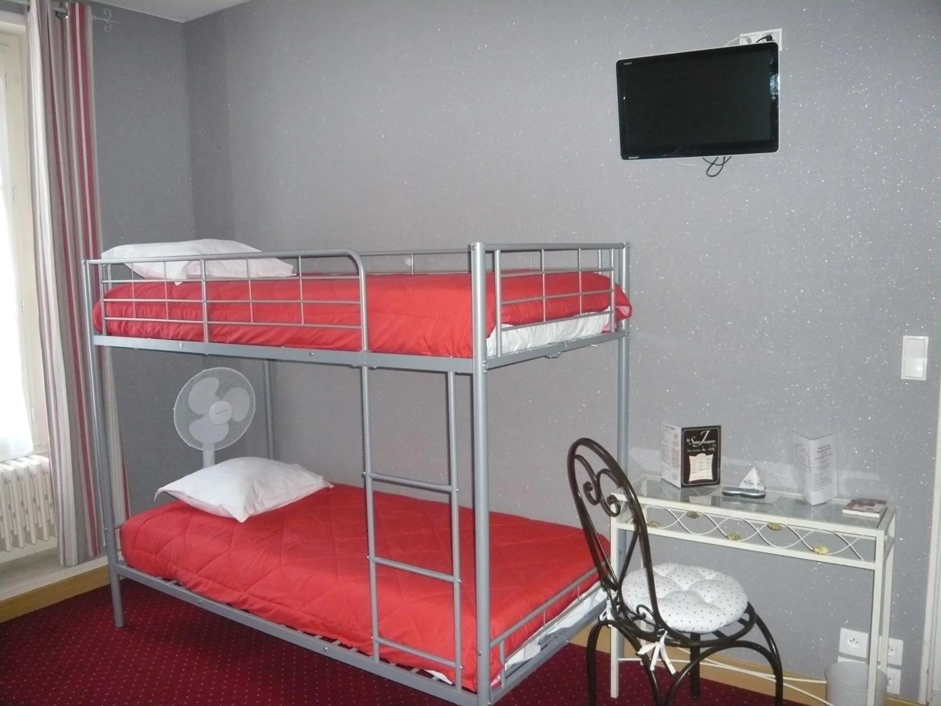 Bed in Hôtel - Restaurant Saint Jacques