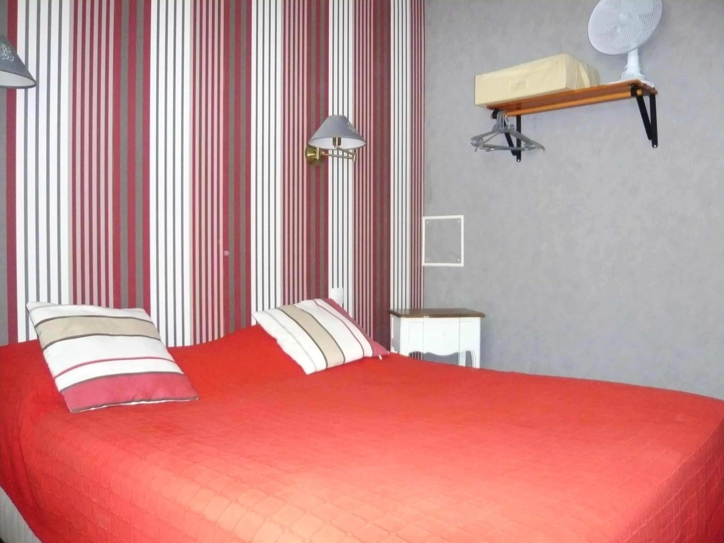 Bed in Hôtel - Restaurant Saint Jacques