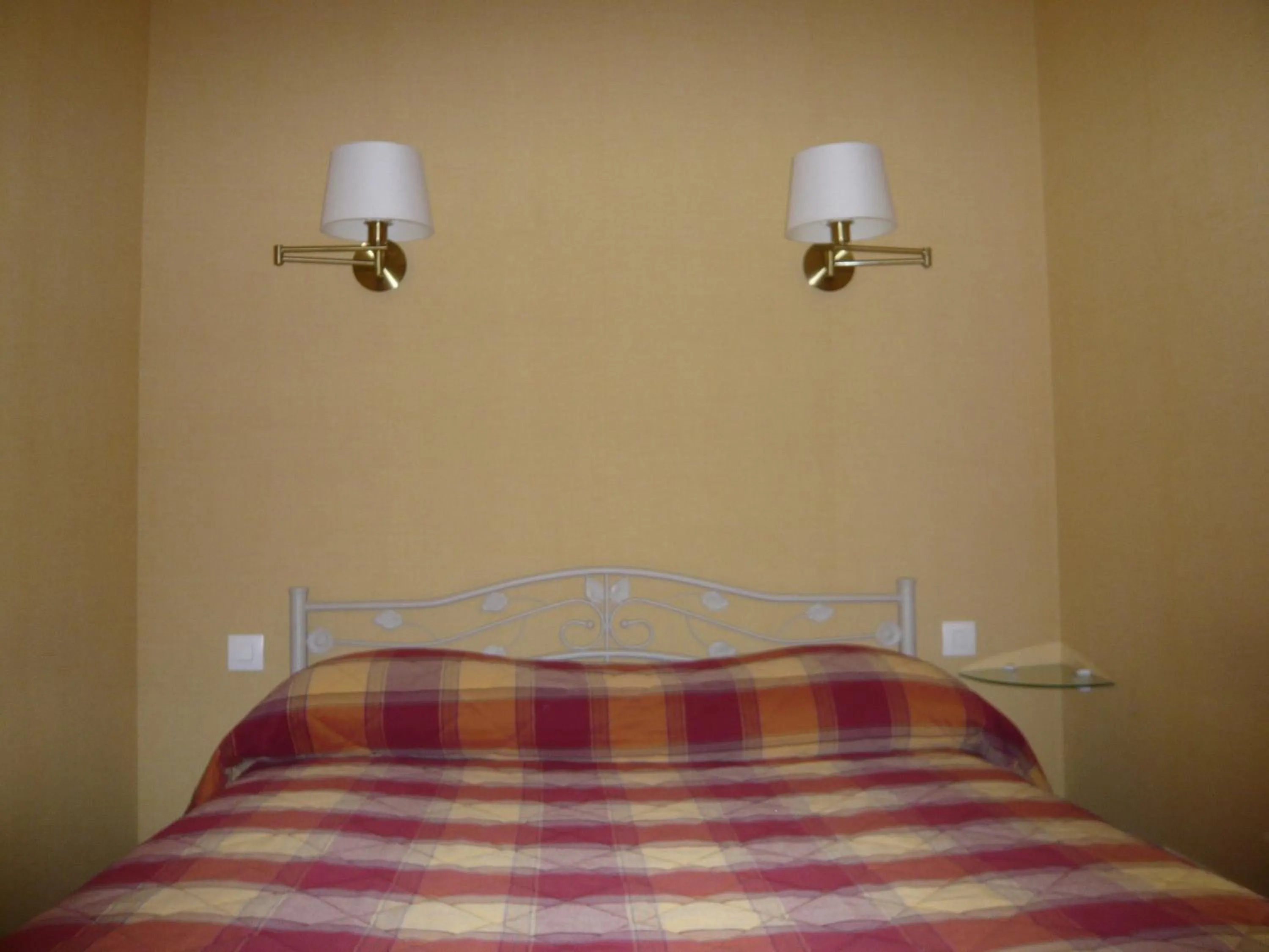 Bed in Hôtel - Restaurant Saint Jacques