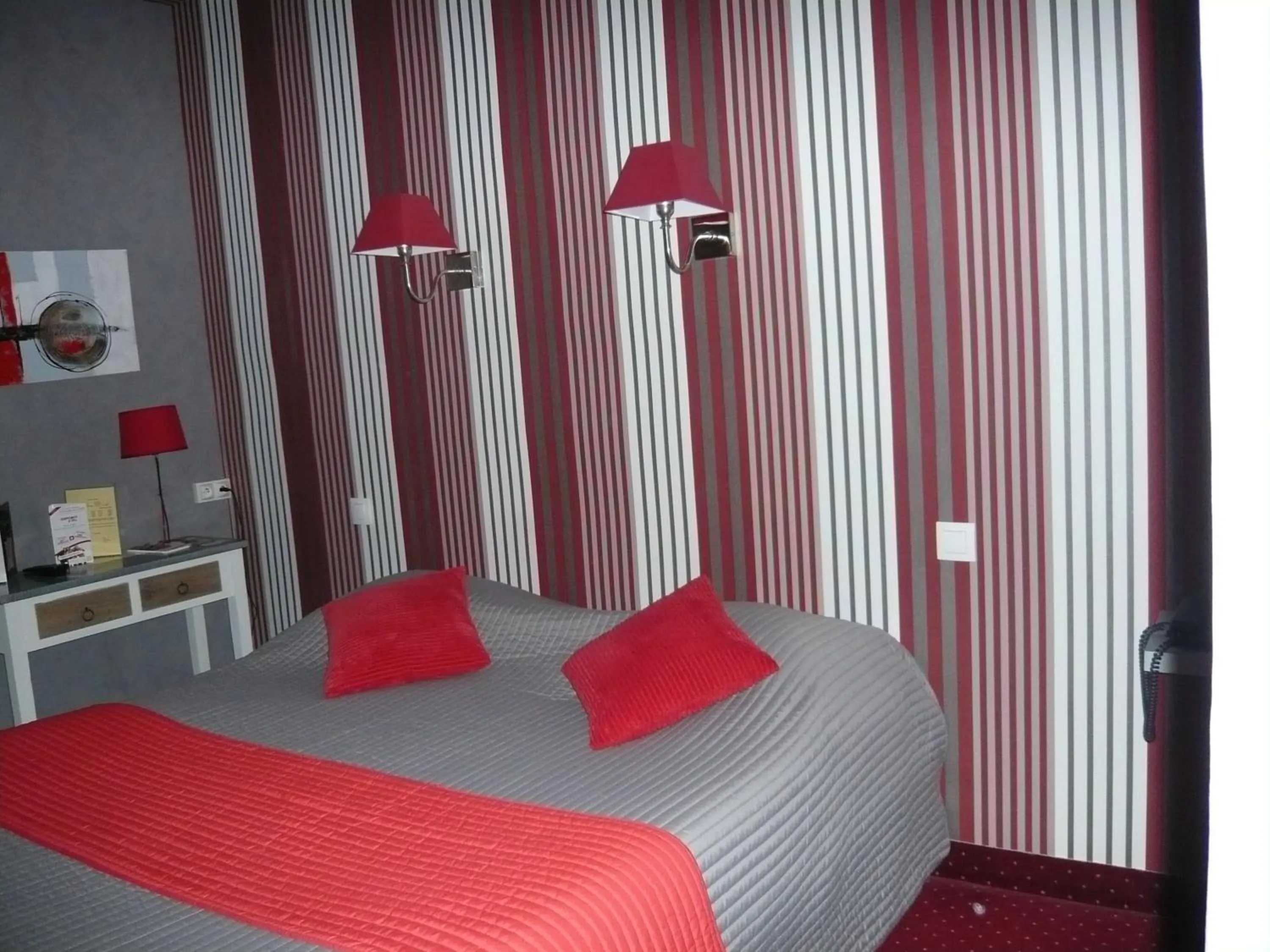 Bed in Hôtel - Restaurant Saint Jacques