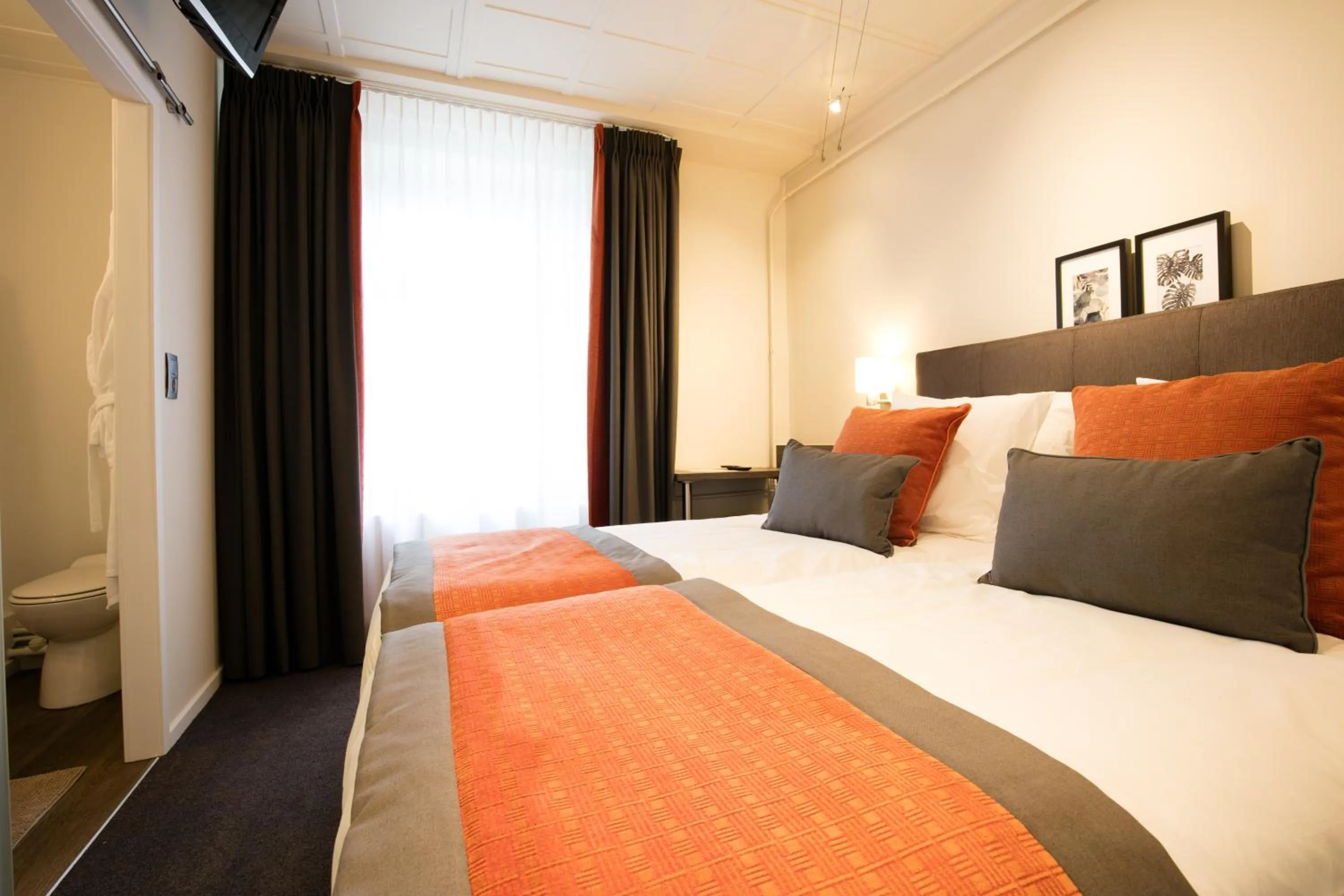 Bed in Logis Hôtel Restaurant du Moulin