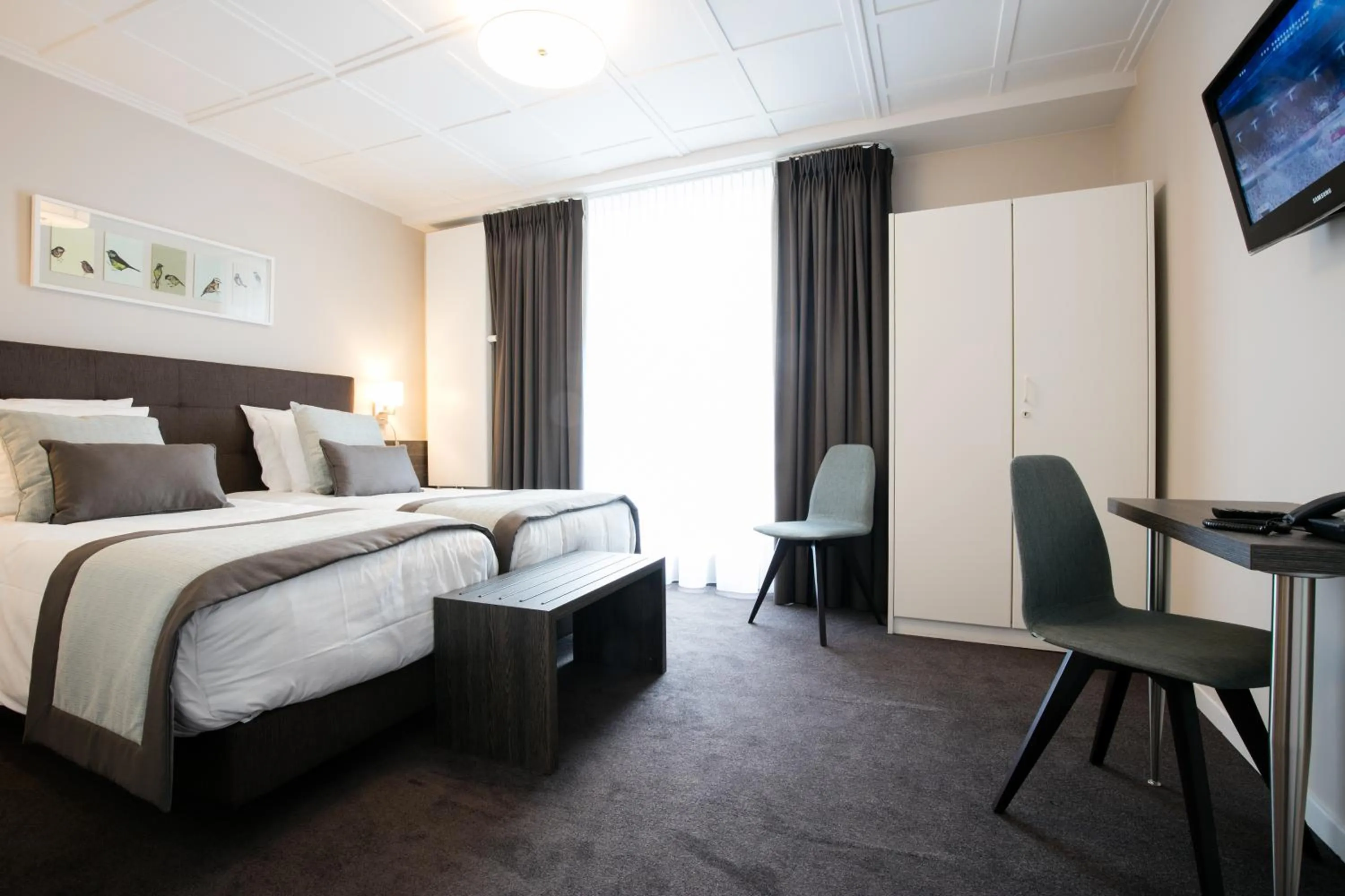 Bed in Logis Hôtel Restaurant du Moulin