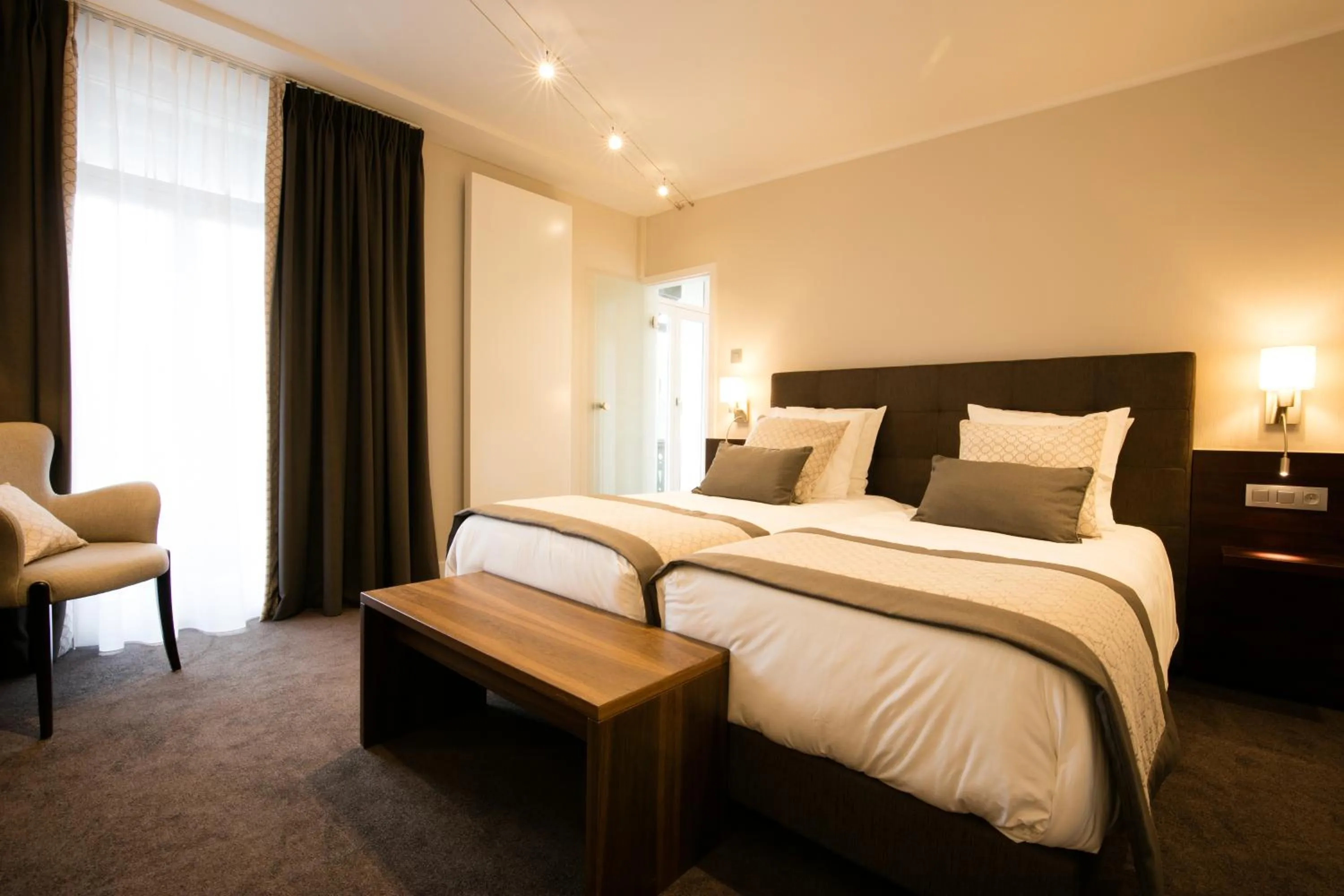 Bed in Logis Hôtel Restaurant du Moulin