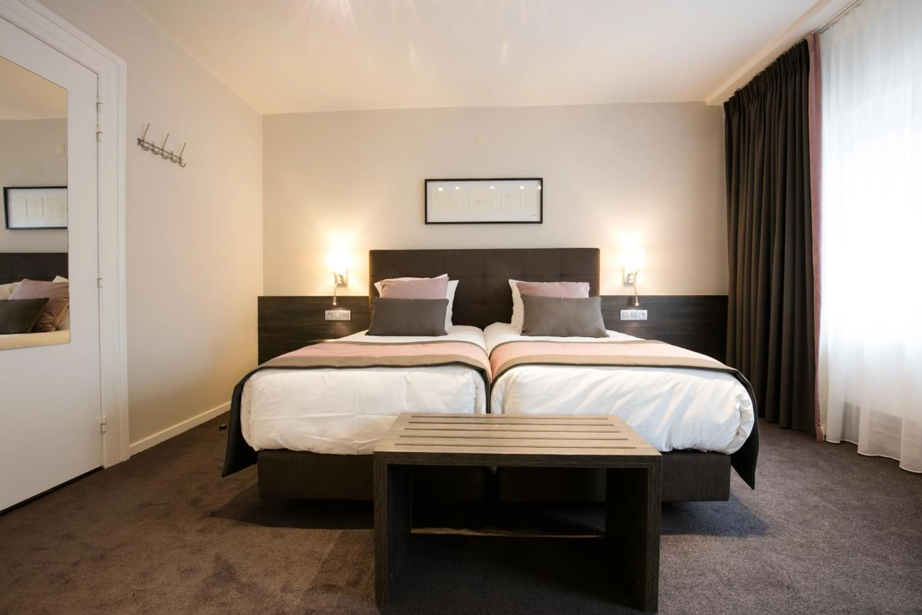 Bed in Logis Hôtel Restaurant du Moulin