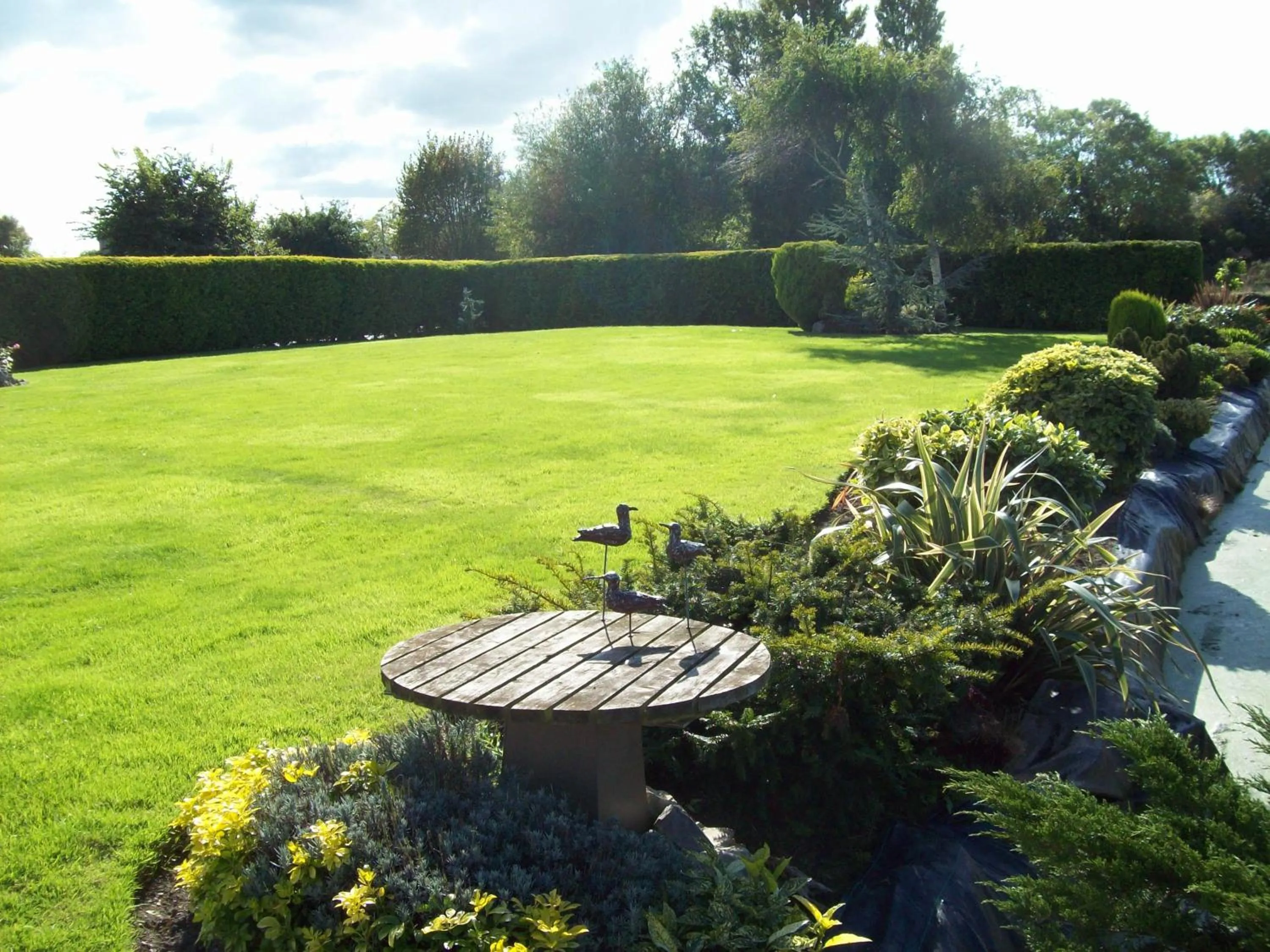 Garden view in WILLOW BARN boutique B&B