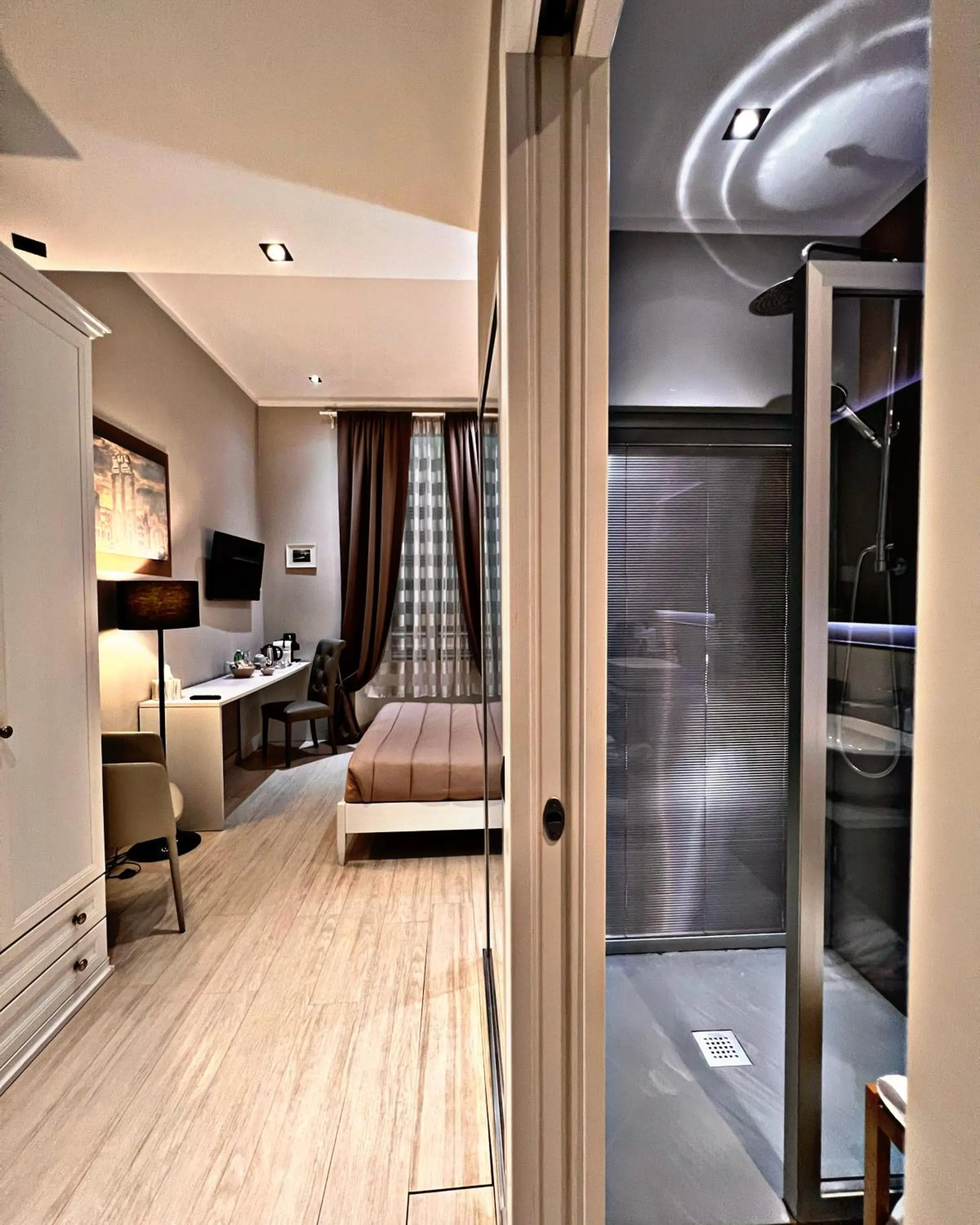 TV and multimedia, Bed in Fabio Massimo Guest House