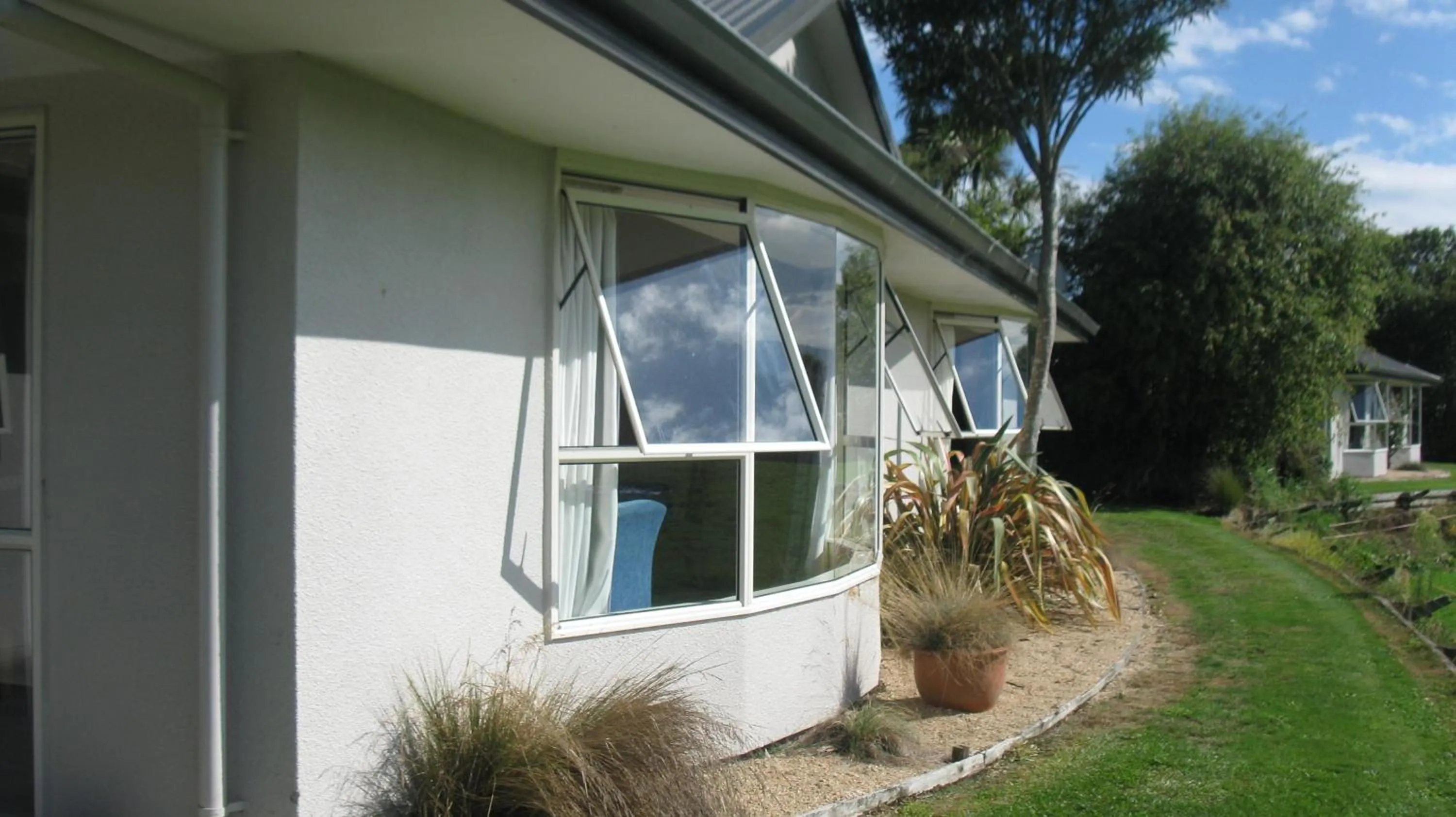 Large Two-Bedroom Apartment with Mountain View in Karamea River Motels