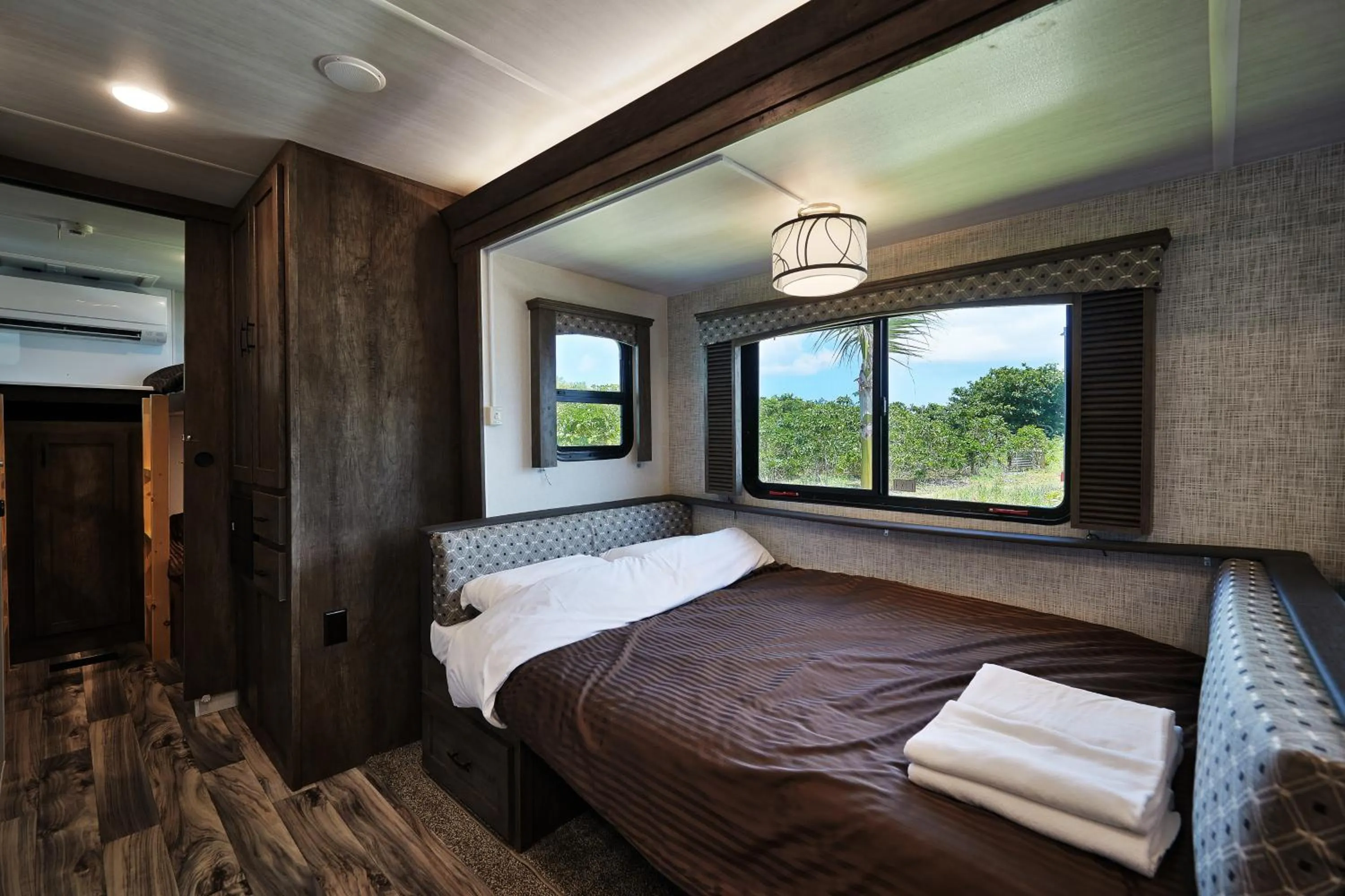 Bed in Wood Pecker Nakijin