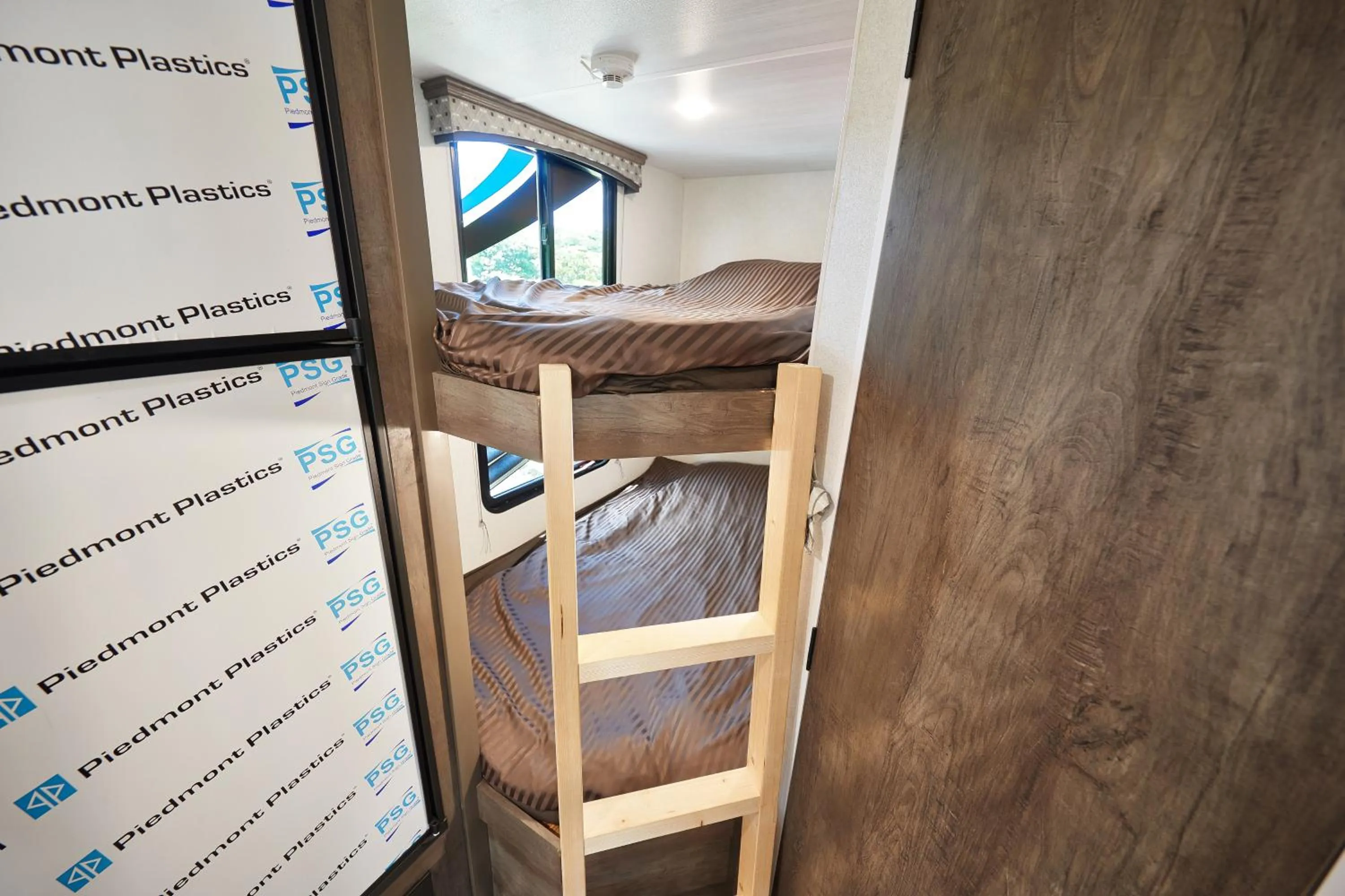 bunk bed, Bed in Wood Pecker Nakijin