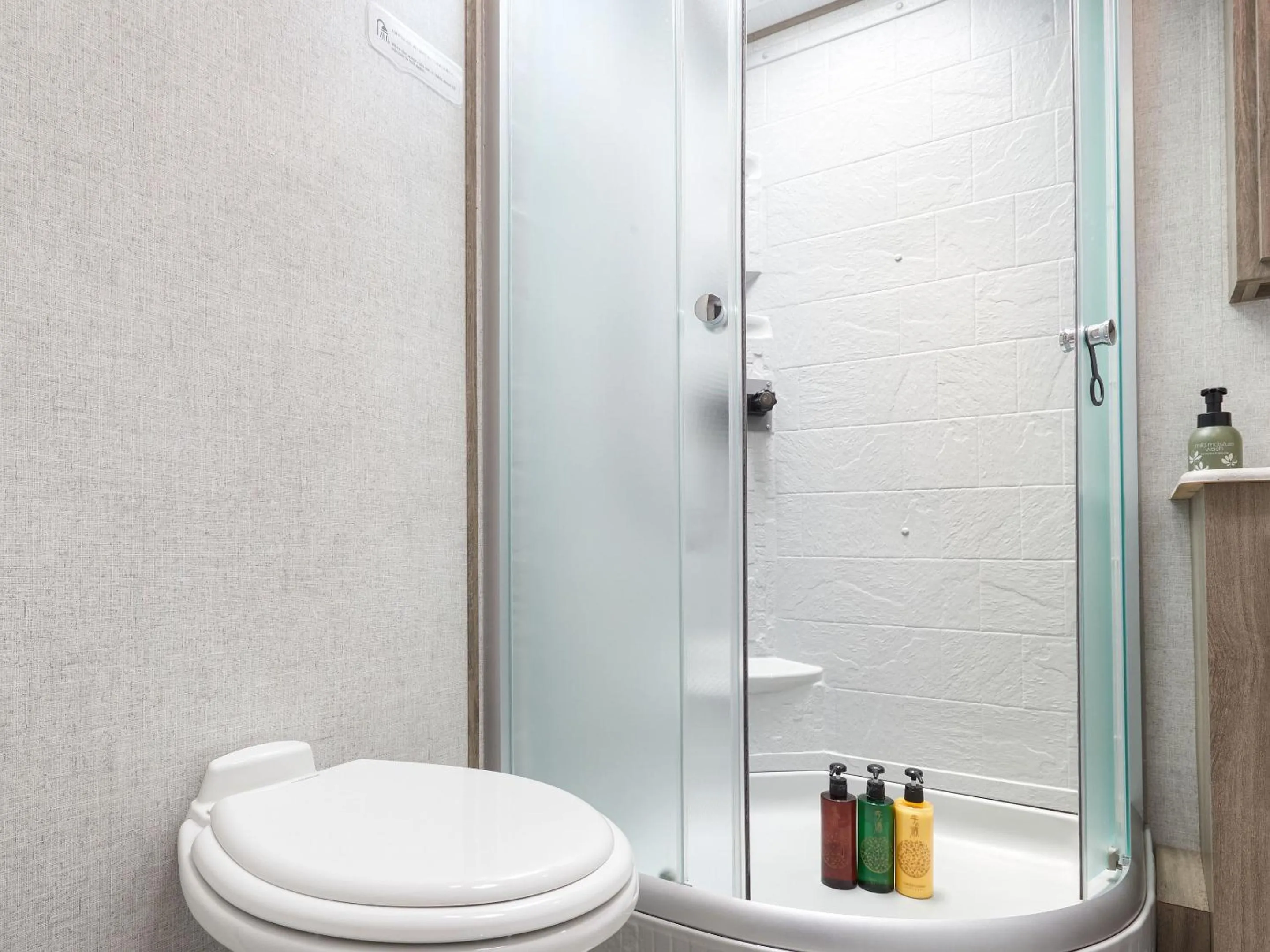 Shower in Wood Pecker Nakijin