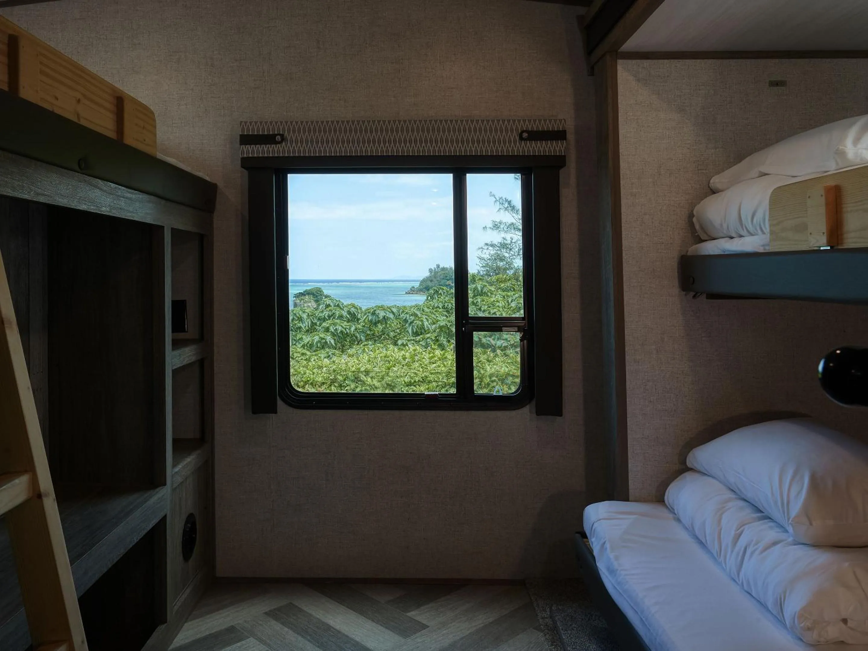 bunk bed, Bed in Wood Pecker Nakijin