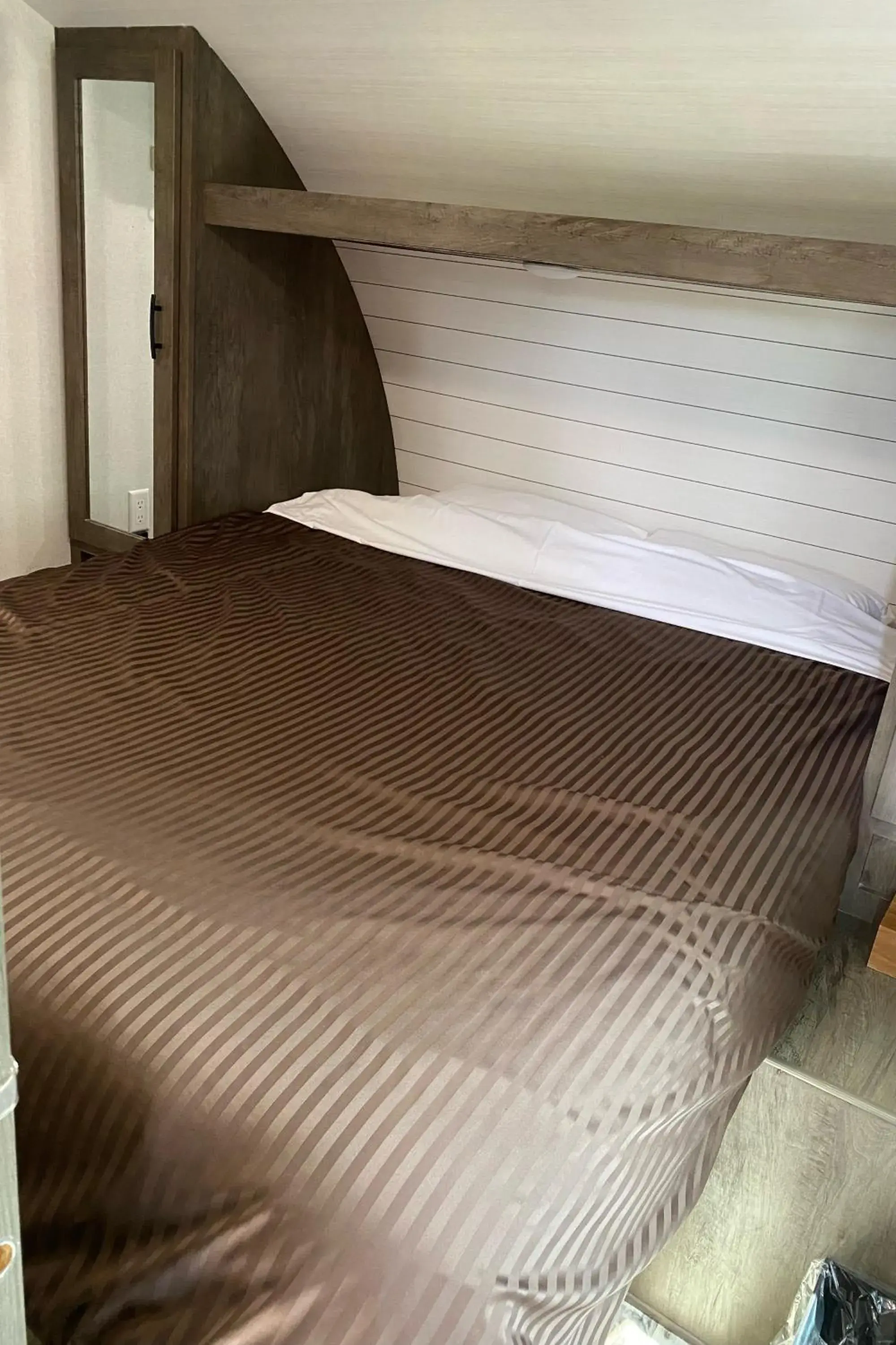 Bed in Wood Pecker Nakijin Bed in Wood Pecker Nakijin