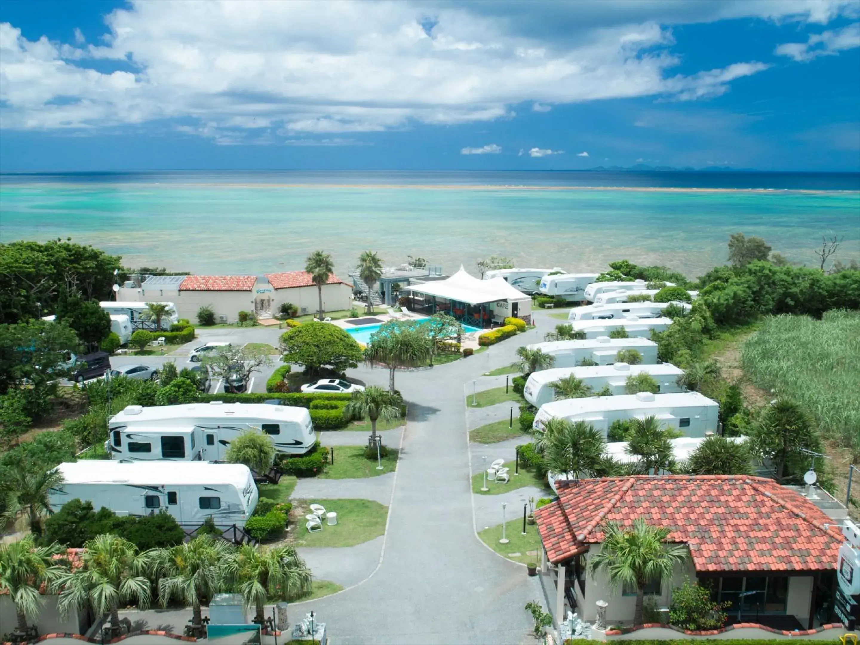 Facade/entrance in Wood Pecker Nakijin Facade/entrance in Wood Pecker Nakijin