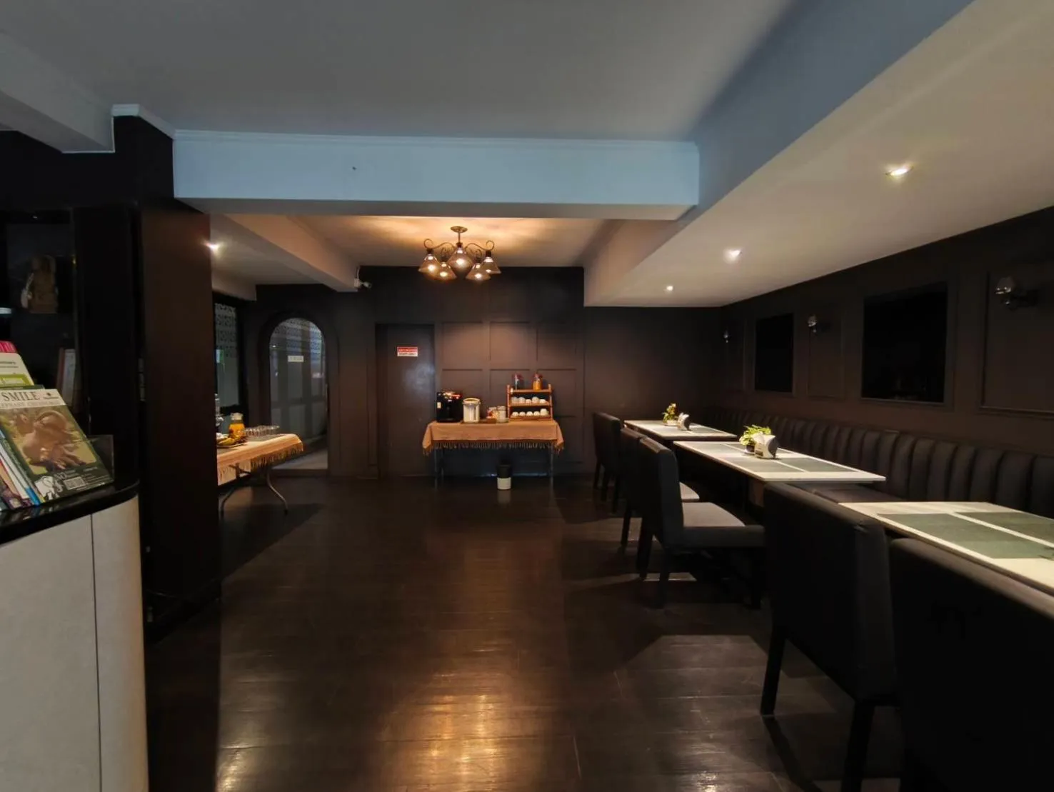 Restaurant/places to eat in The Wing Lanna Hotel