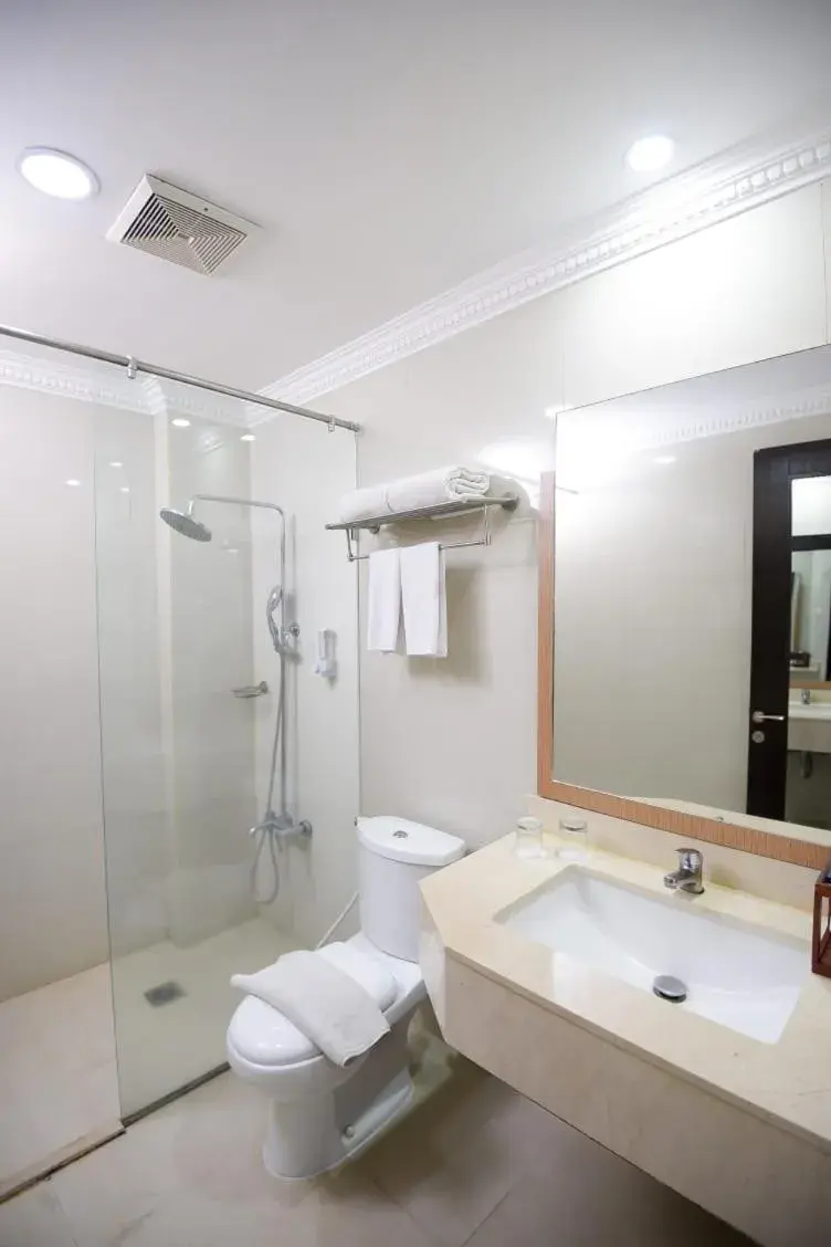 Bathroom in D'Senopati Malioboro Grand Hotel