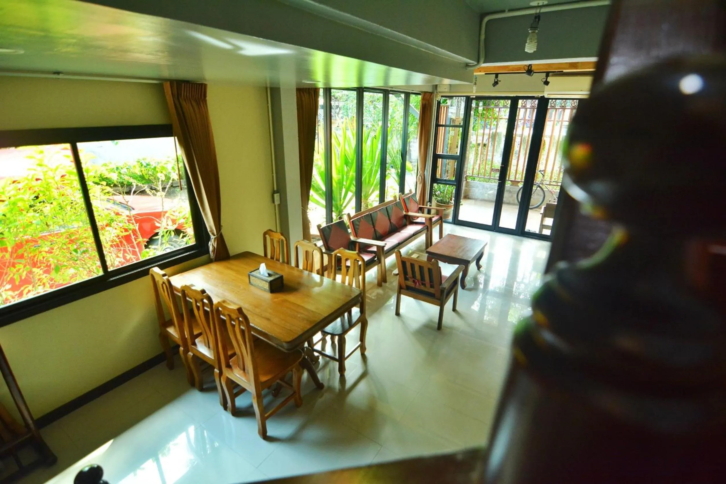 Restaurant/places to eat in The Corner's unique house