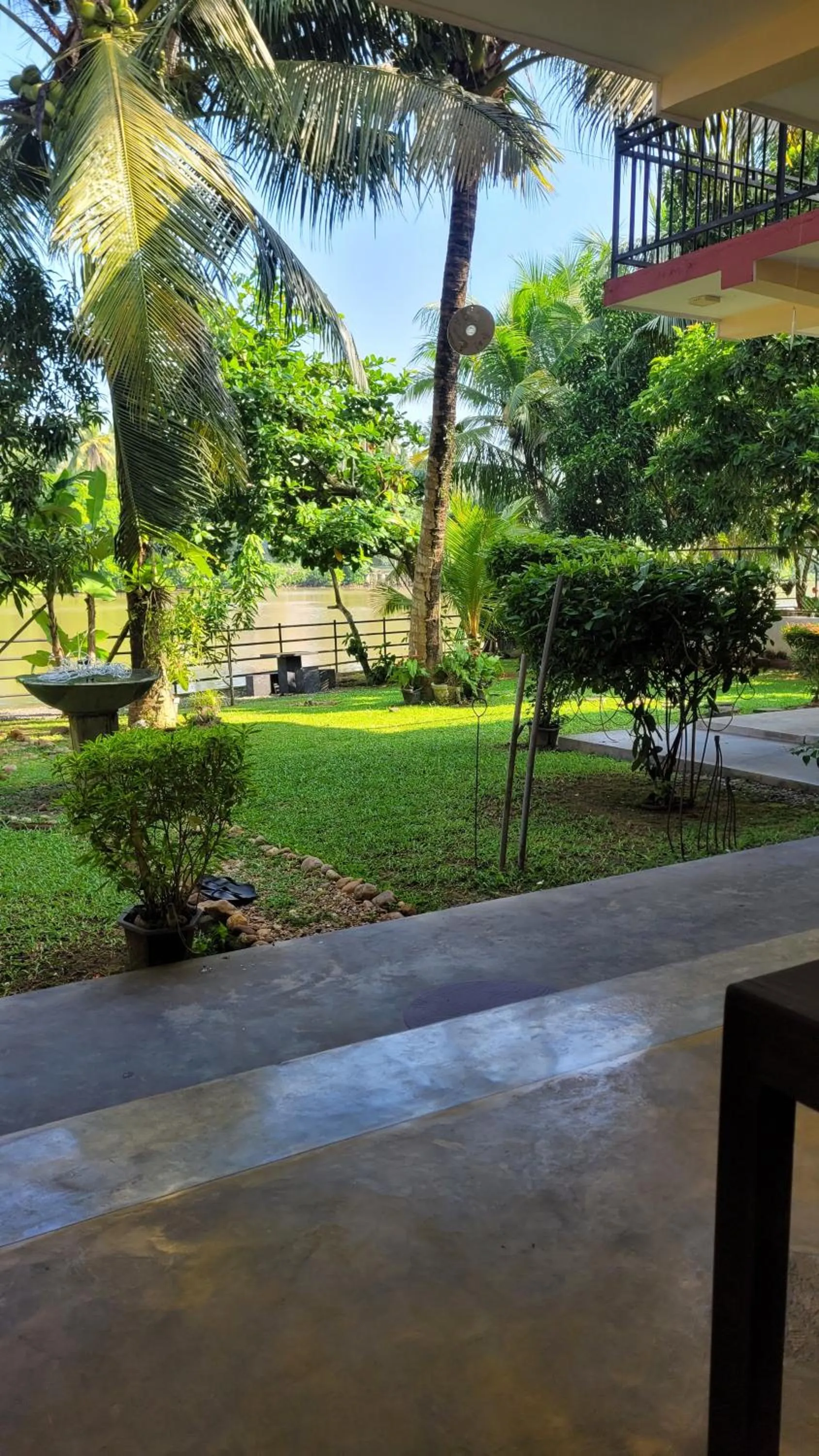 Restaurant/places to eat in Pelli Riverine