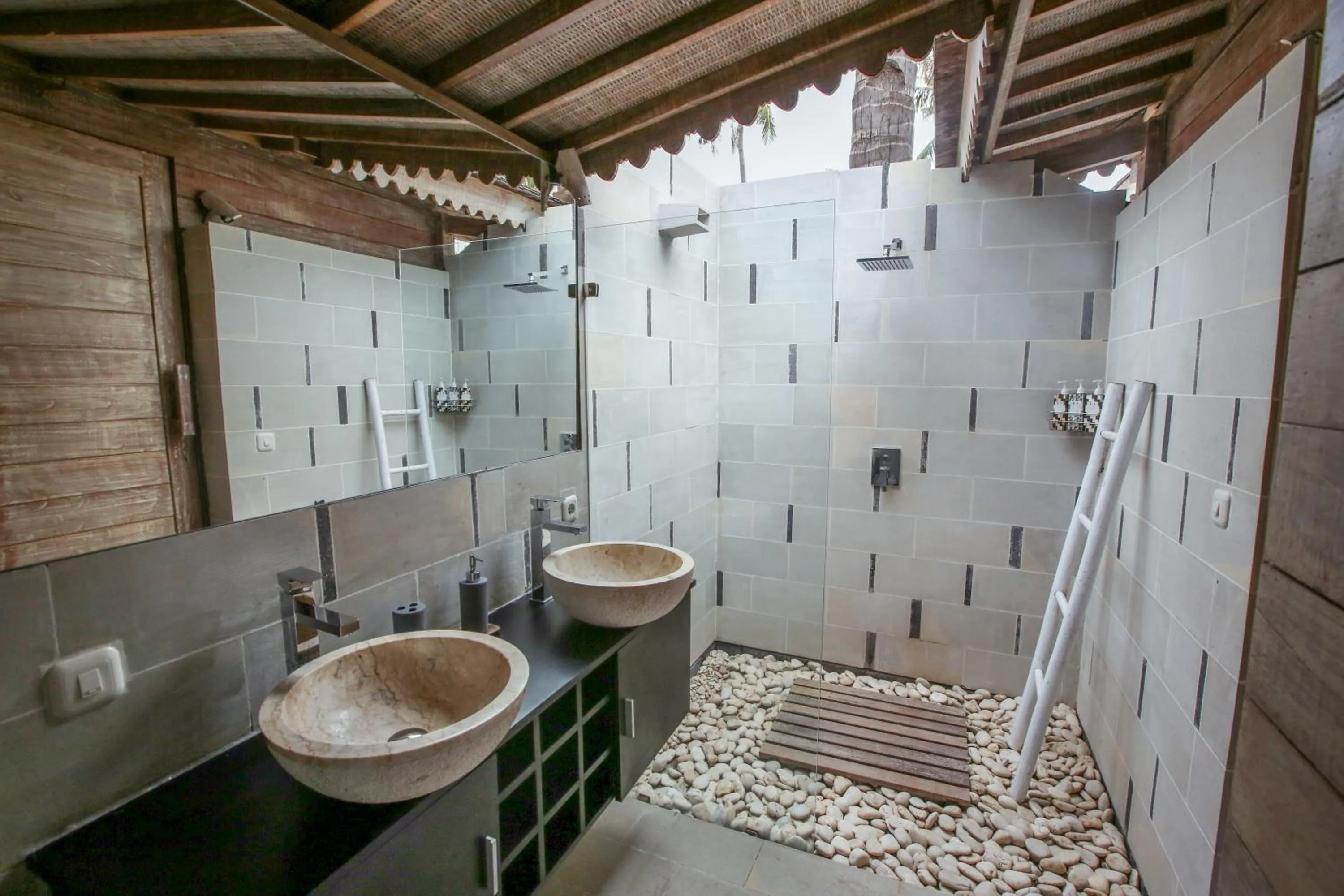 Shower in Camilla Resort