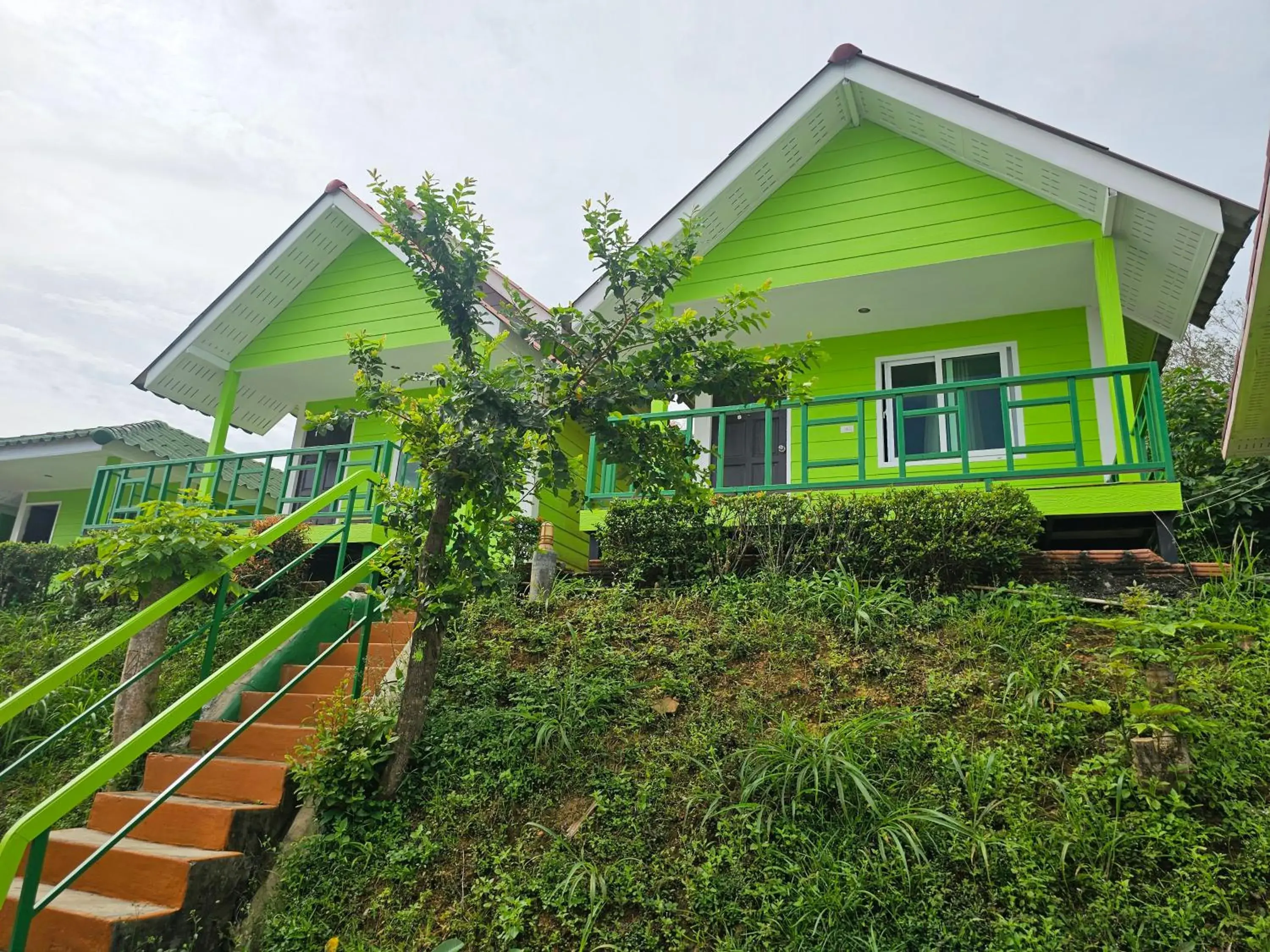 Deluxe Double Room with Balcony and Sea View in Cottage Hill at Lanta Deluxe Double Room with Balcony and Sea View in Cottage Hill at Lanta