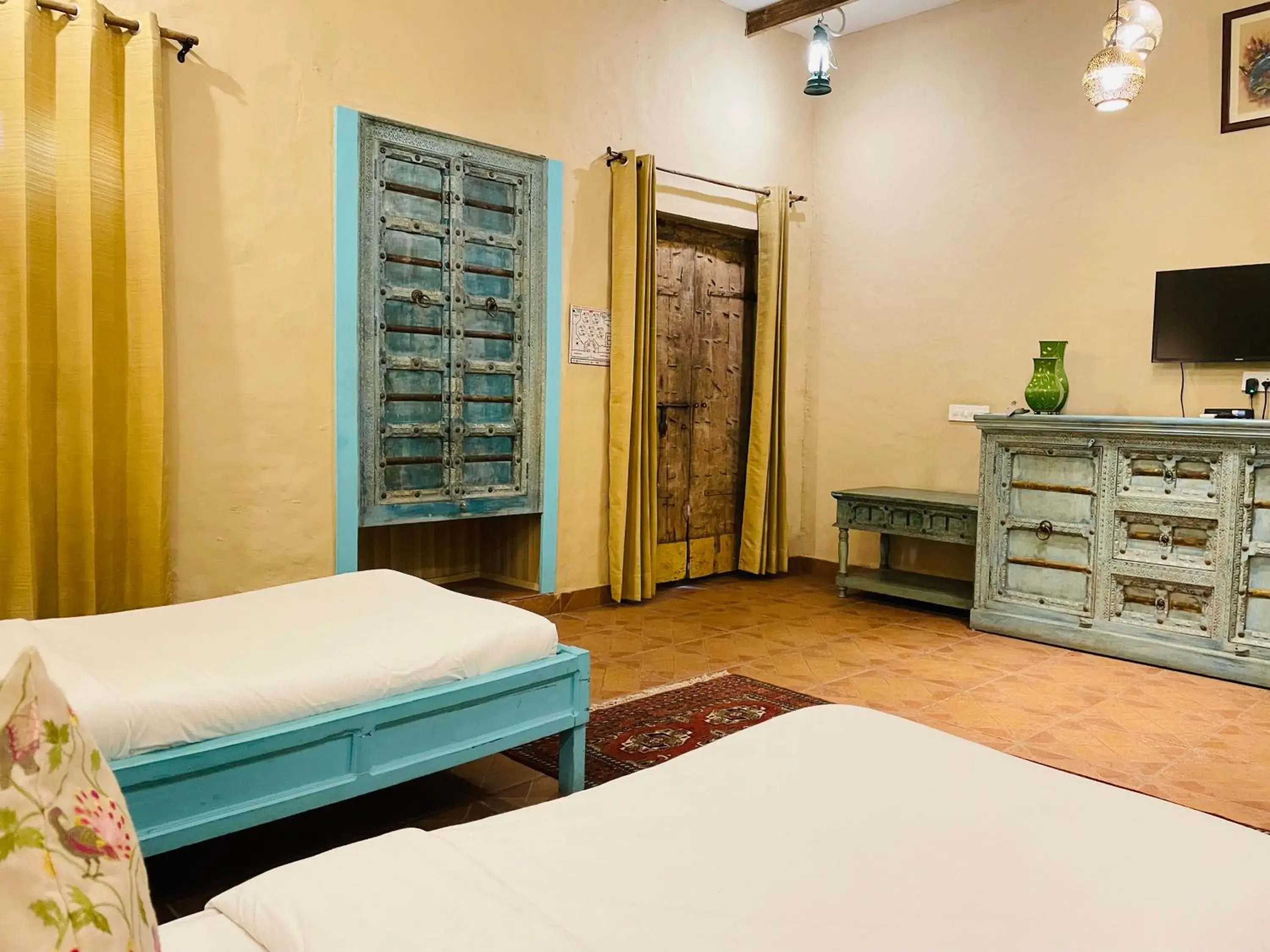 Bed in WelcomHeritage Ranjitvilas Bed in WelcomHeritage Ranjitvilas