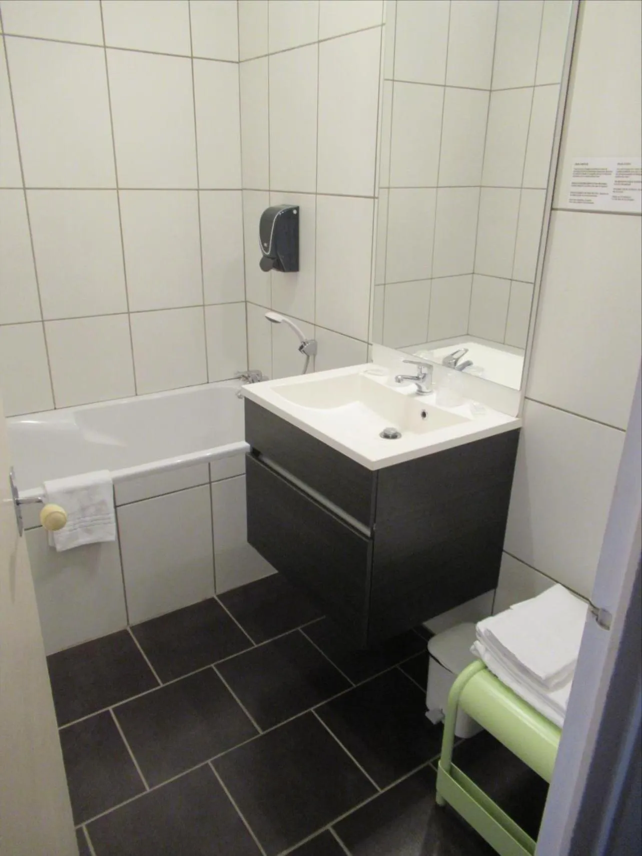 Bathroom in Logis Hôtel Saint Cyr