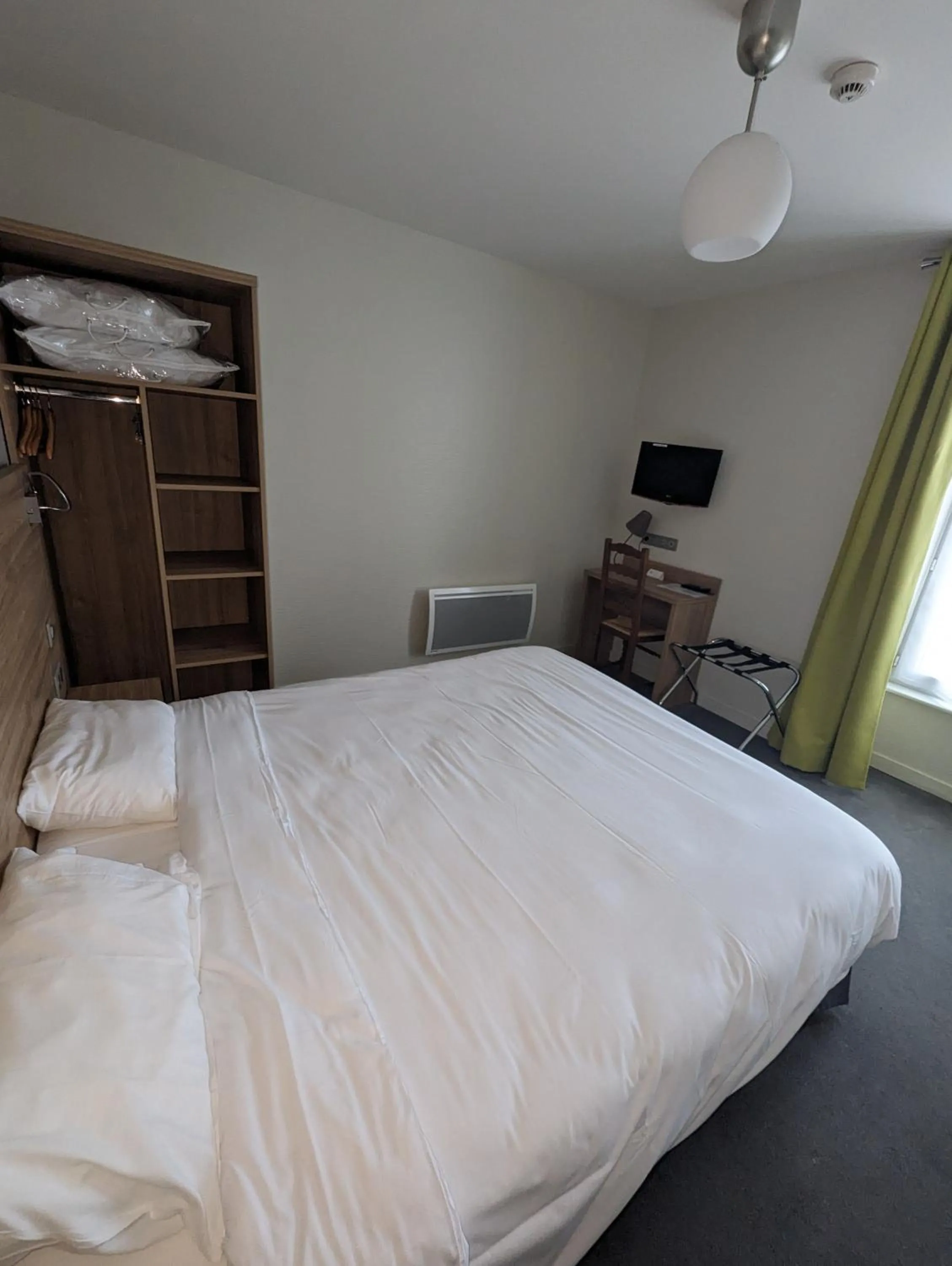 Bed in Hôtel Le Verger