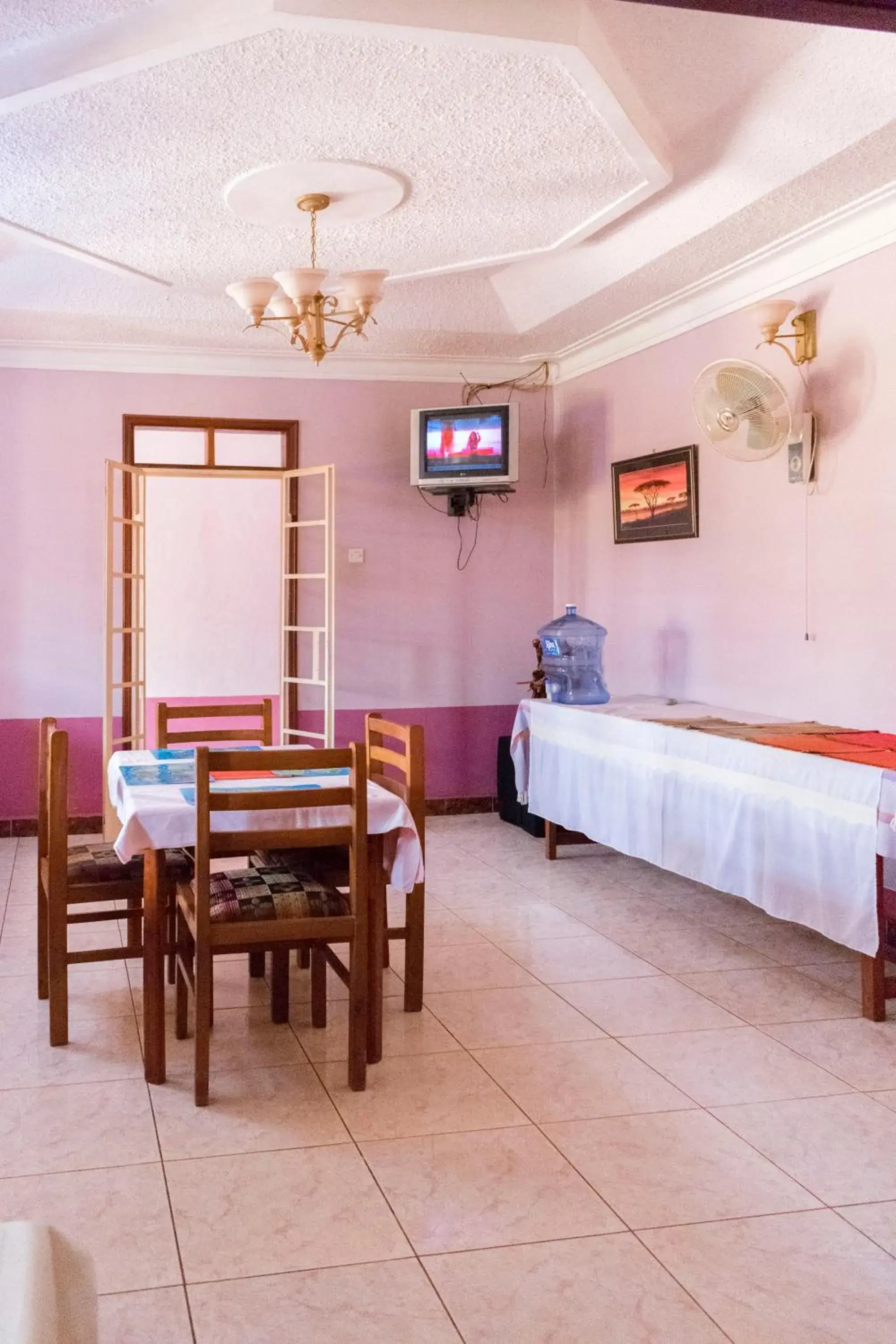 Restaurant/places to eat, Bed in Starlight Hotel Mbale Restaurant/places to eat, Bed in Starlight Hotel Mbale