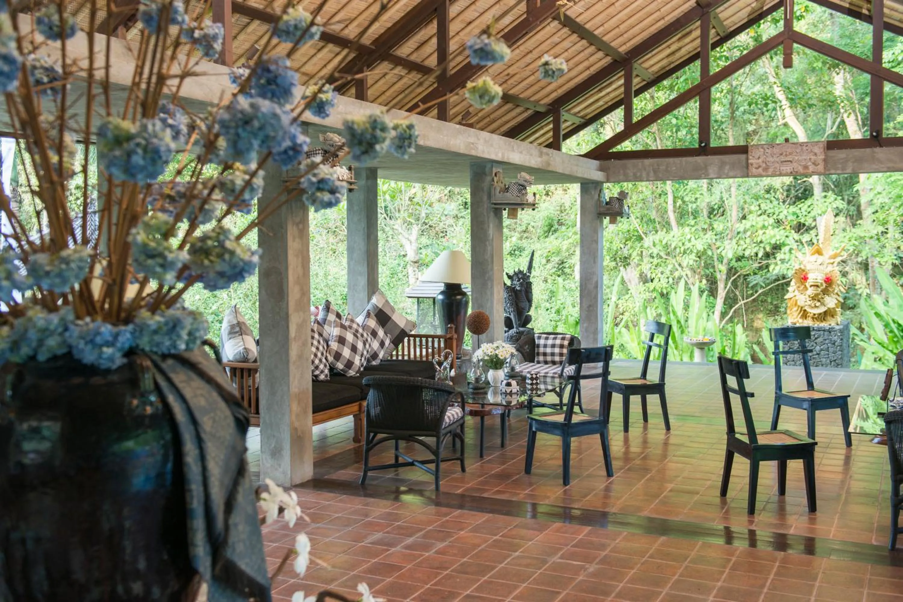 Restaurant/places to eat in Dua Dari, a Residence by Hadiprana