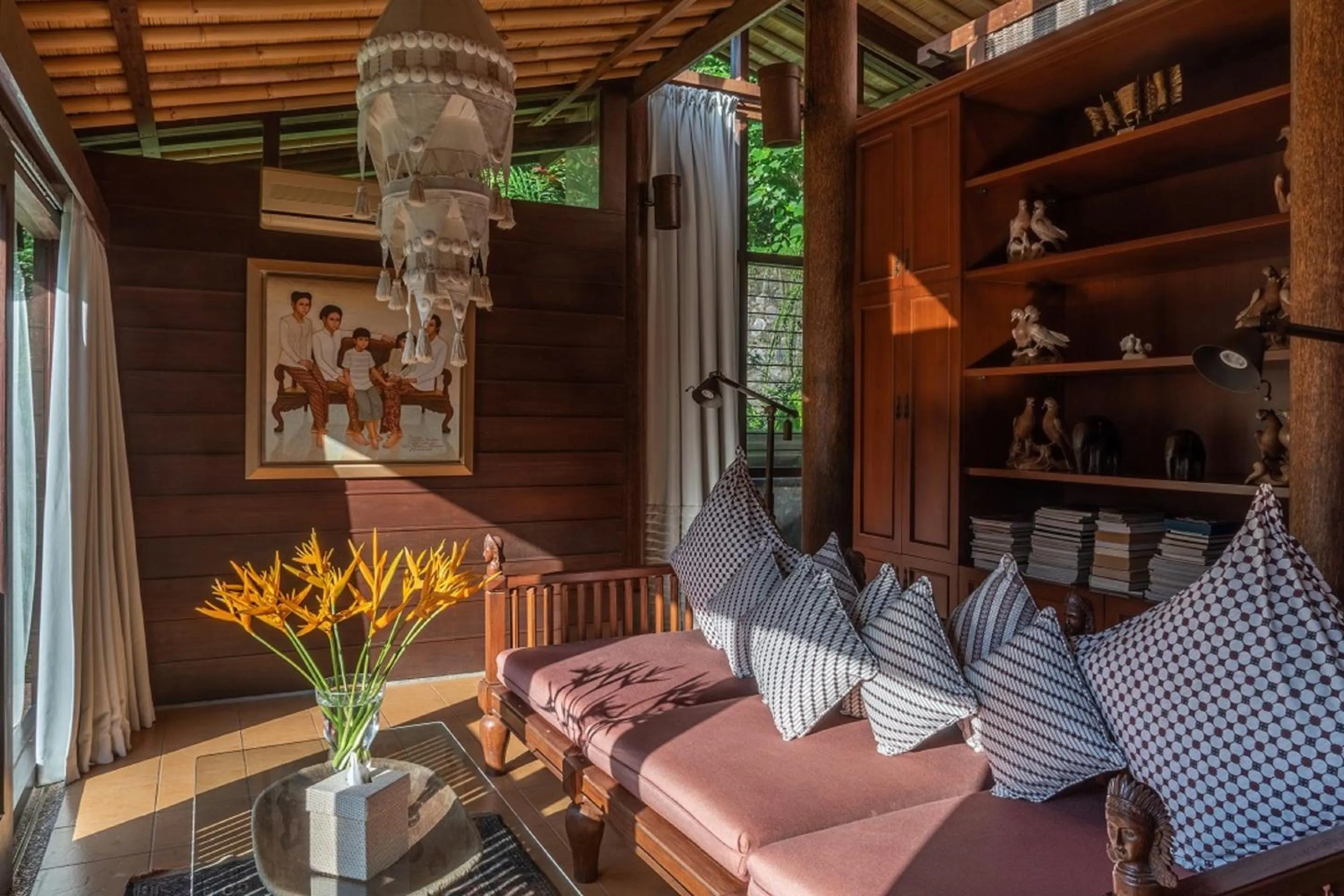 Living room in Dua Dari, a Residence by Hadiprana