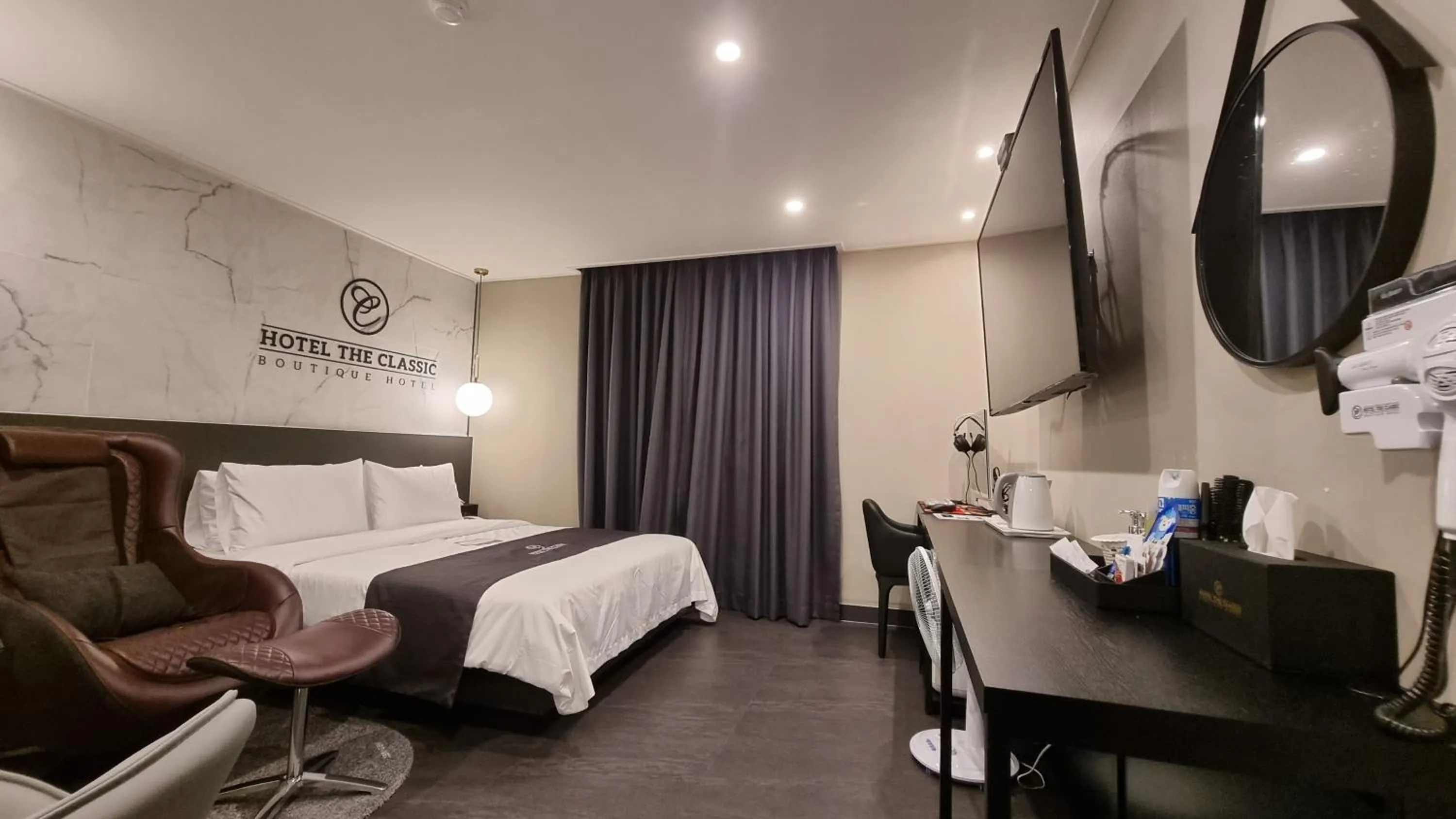 Photo of the whole room, Bed in Hotel The Classic