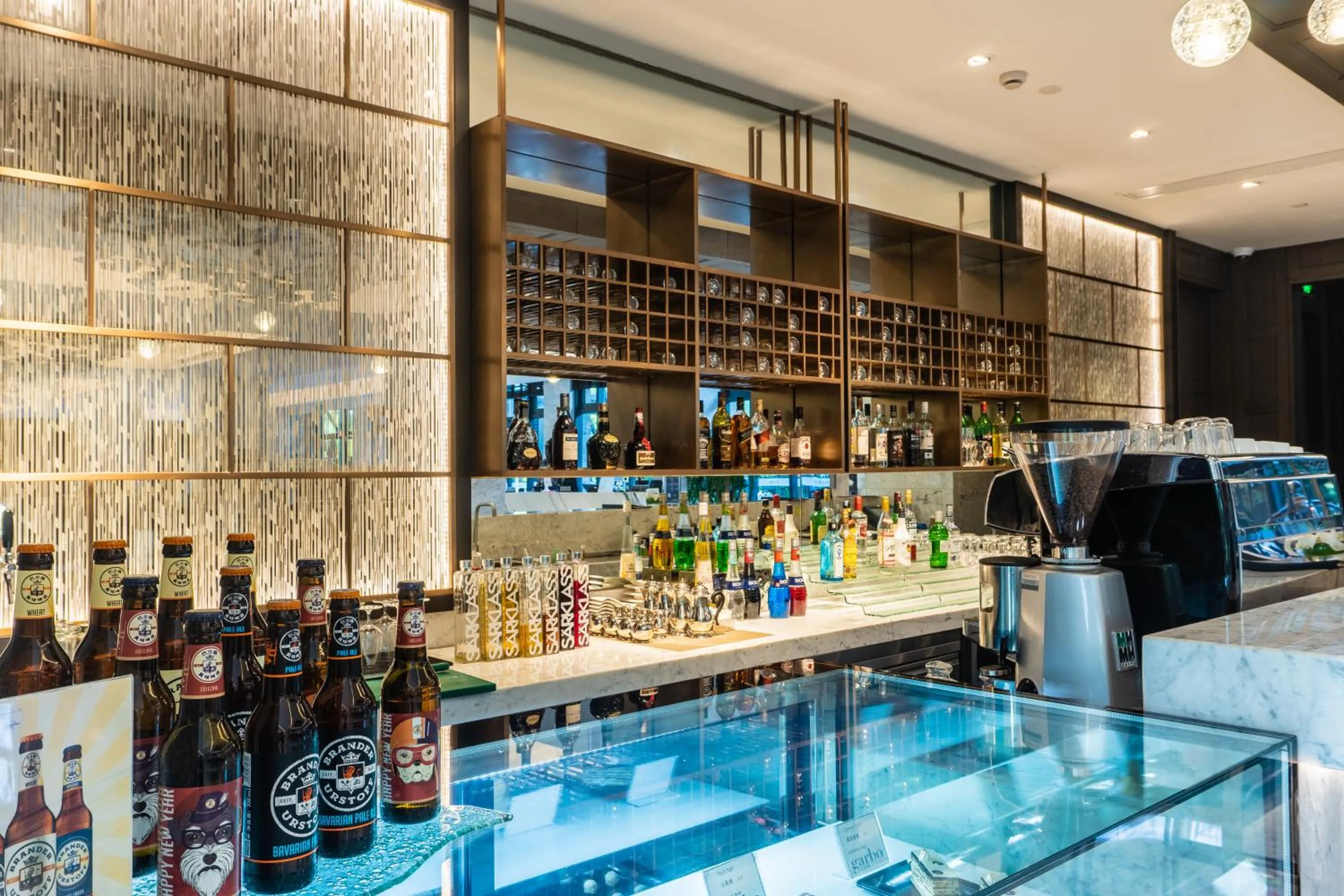 Lounge or bar in The Senz Hotel & SPA