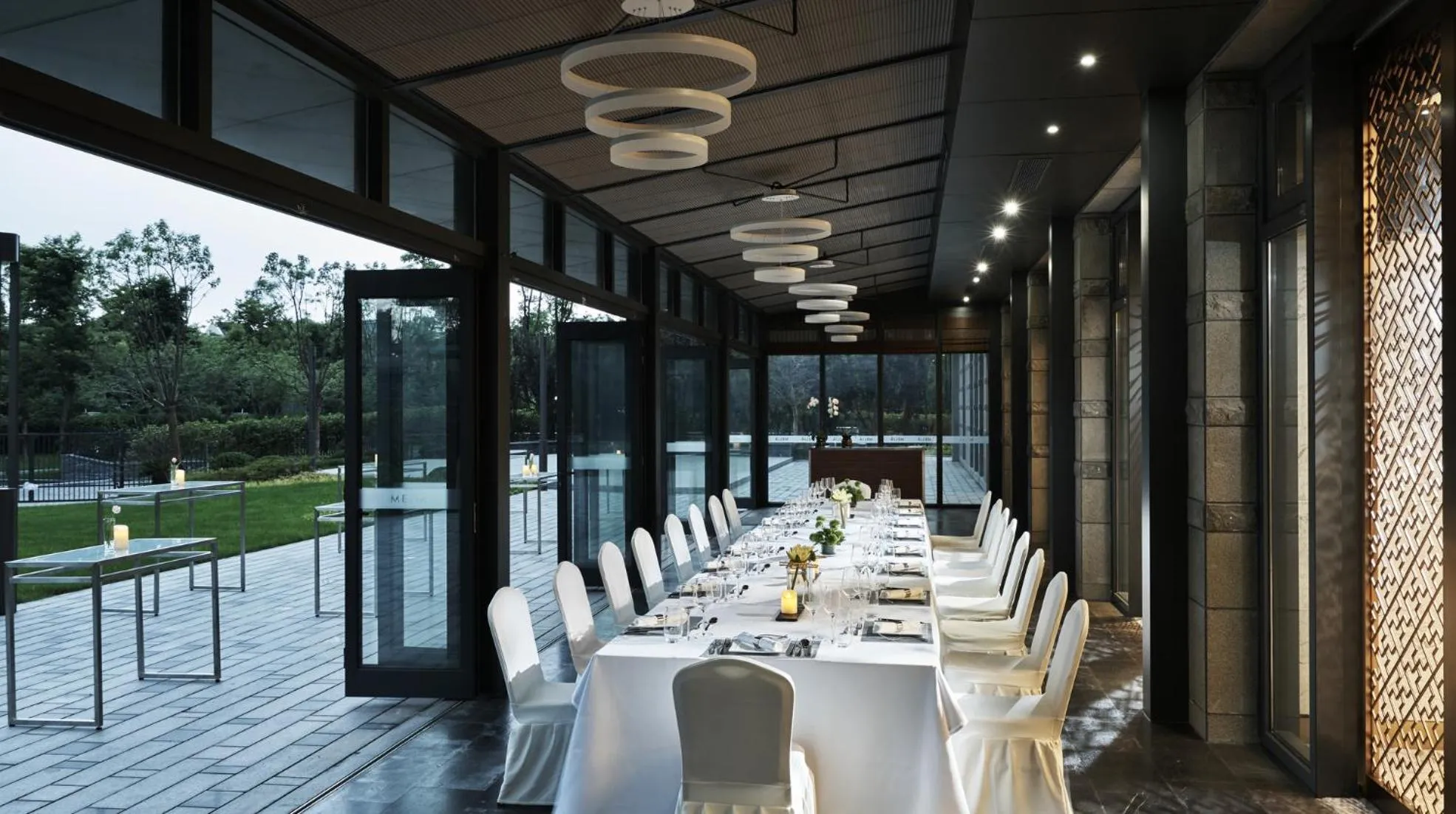 Restaurant/places to eat in The Senz Hotel & SPA