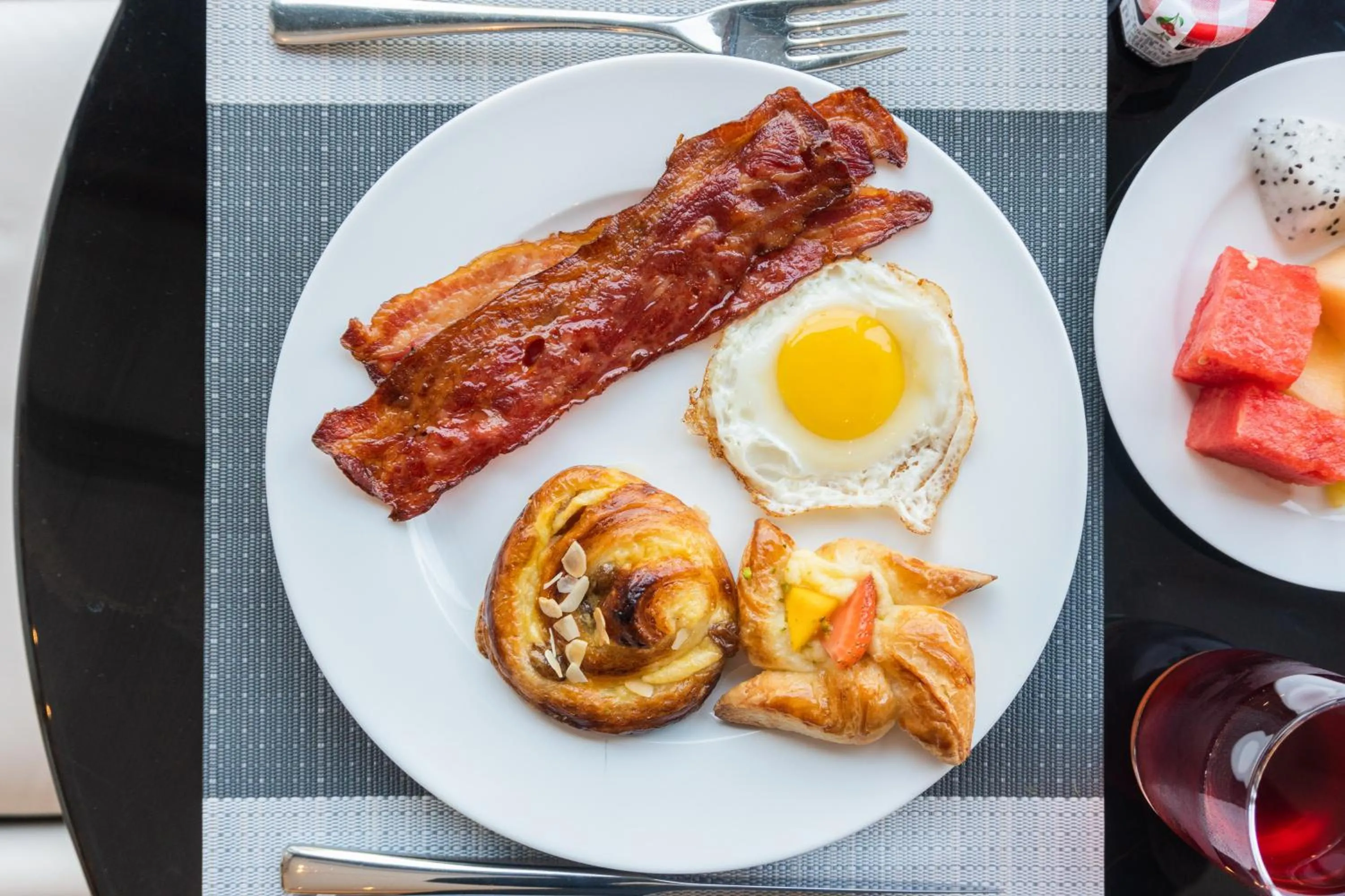 Food and drinks in The Senz Hotel & SPA