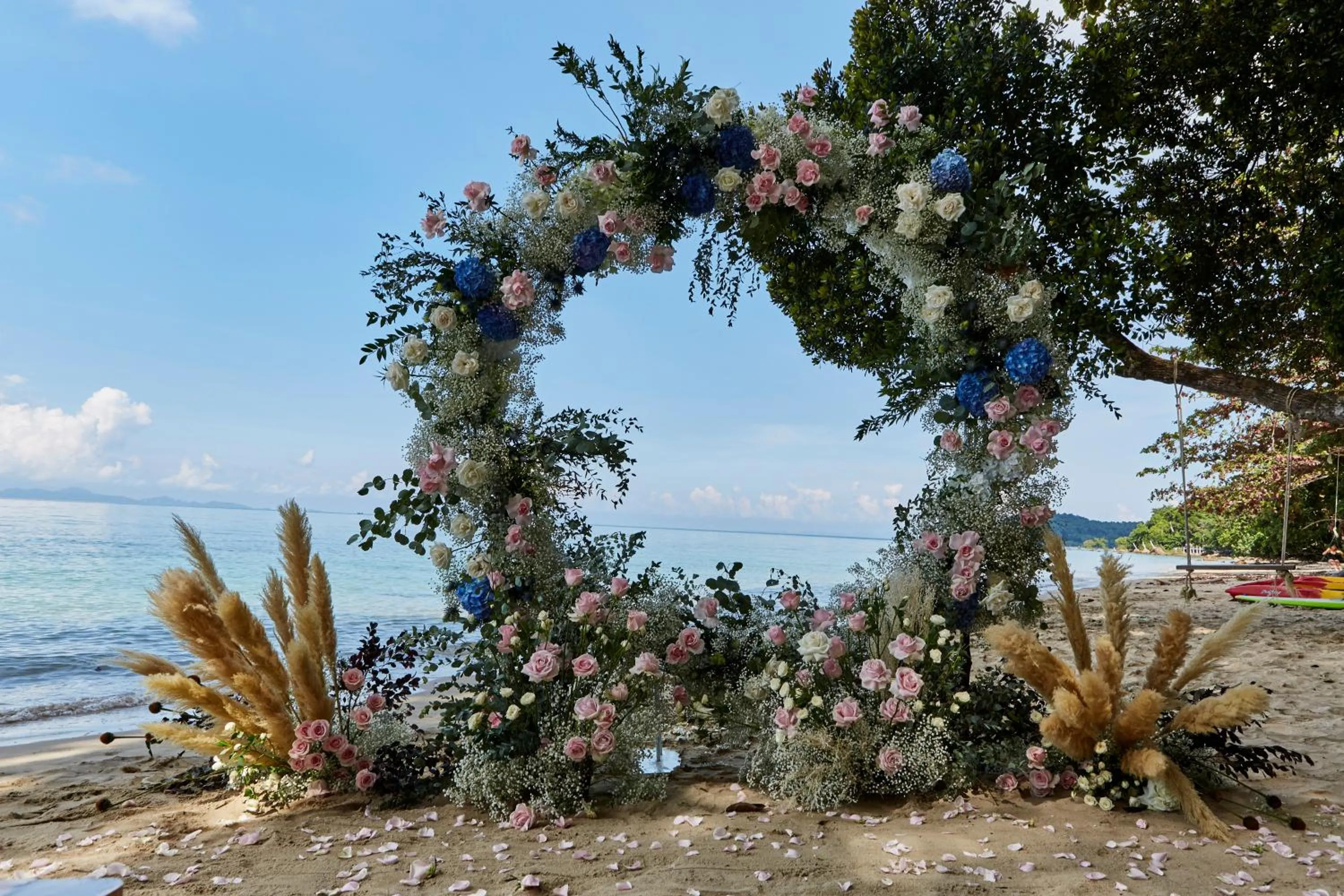 Restaurant/places to eat in Koh Jum Ocean Beach Resort