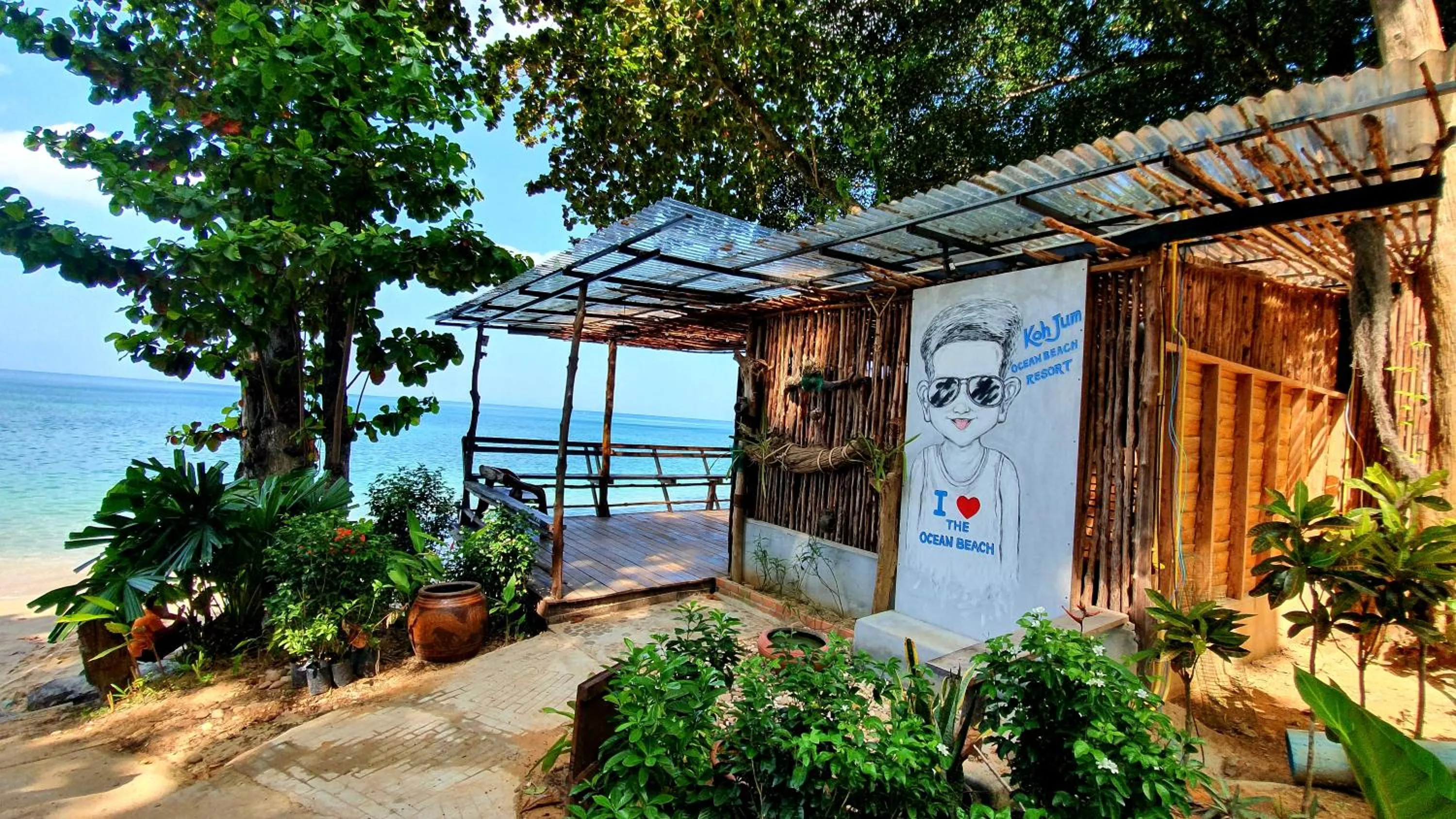 Restaurant/places to eat in Koh Jum Ocean Beach Resort
